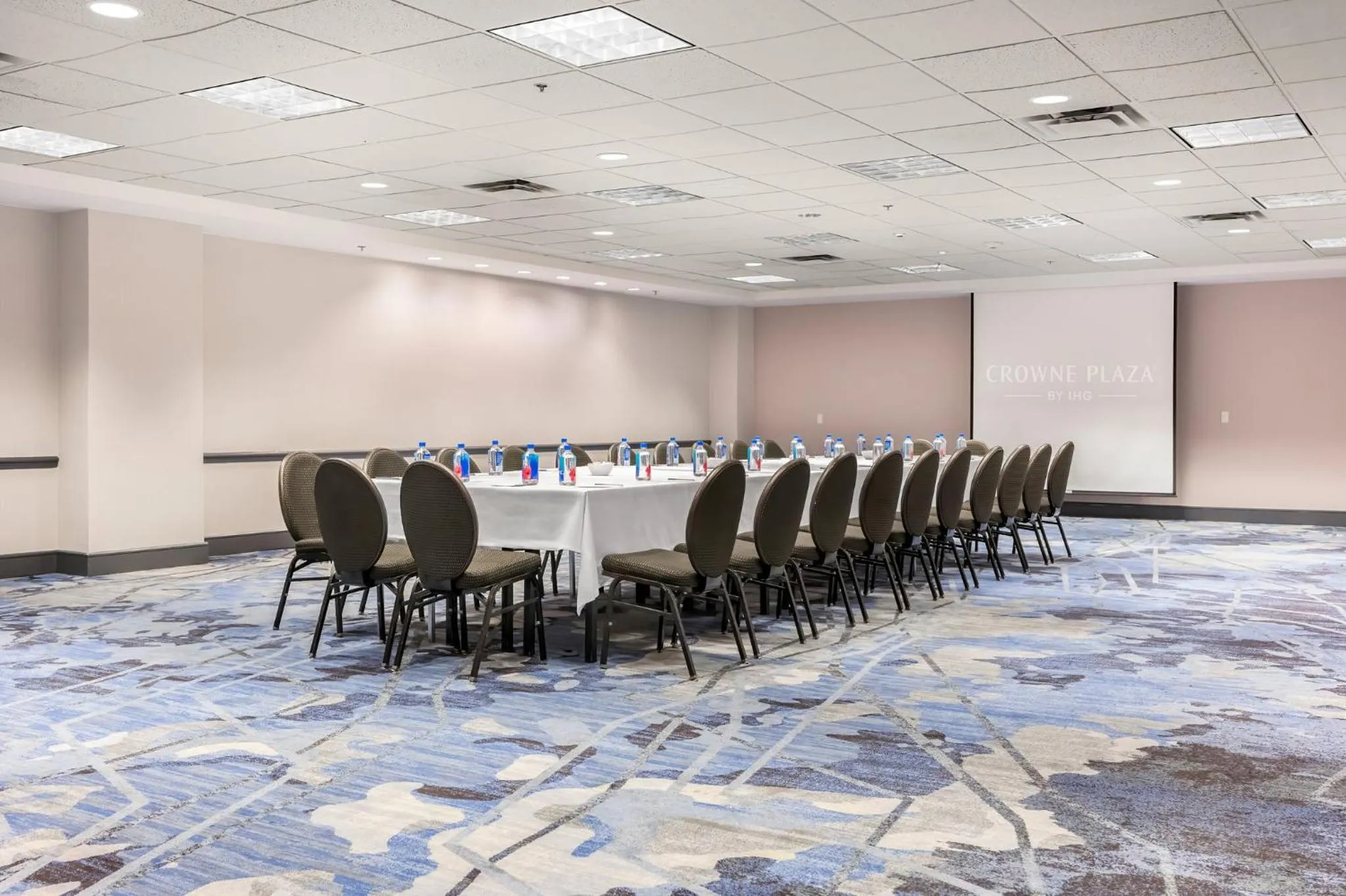 Meeting/conference room in Crowne Plaza Kansas City Downtown by IHG