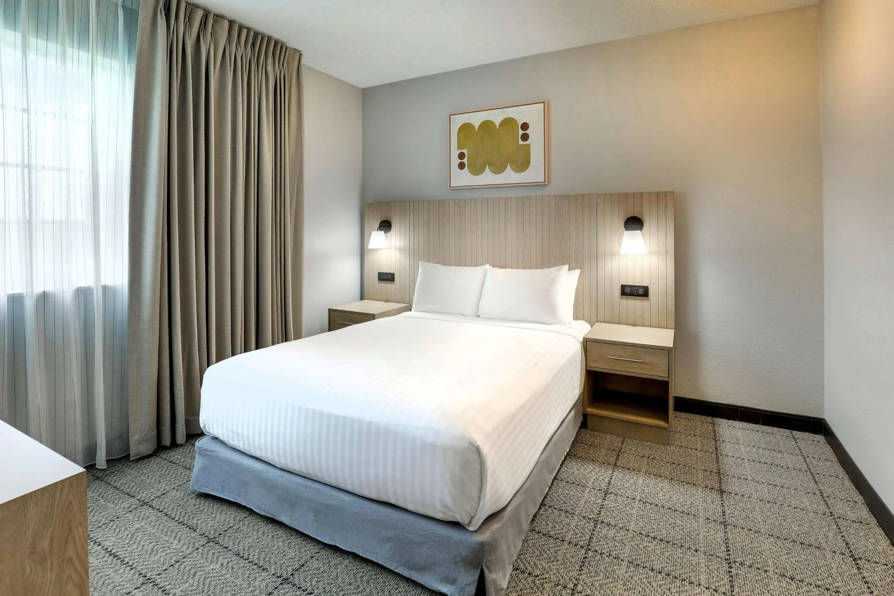 Photo of the whole room, Bed in Sonesta Simply Suites Miami Airport Doral