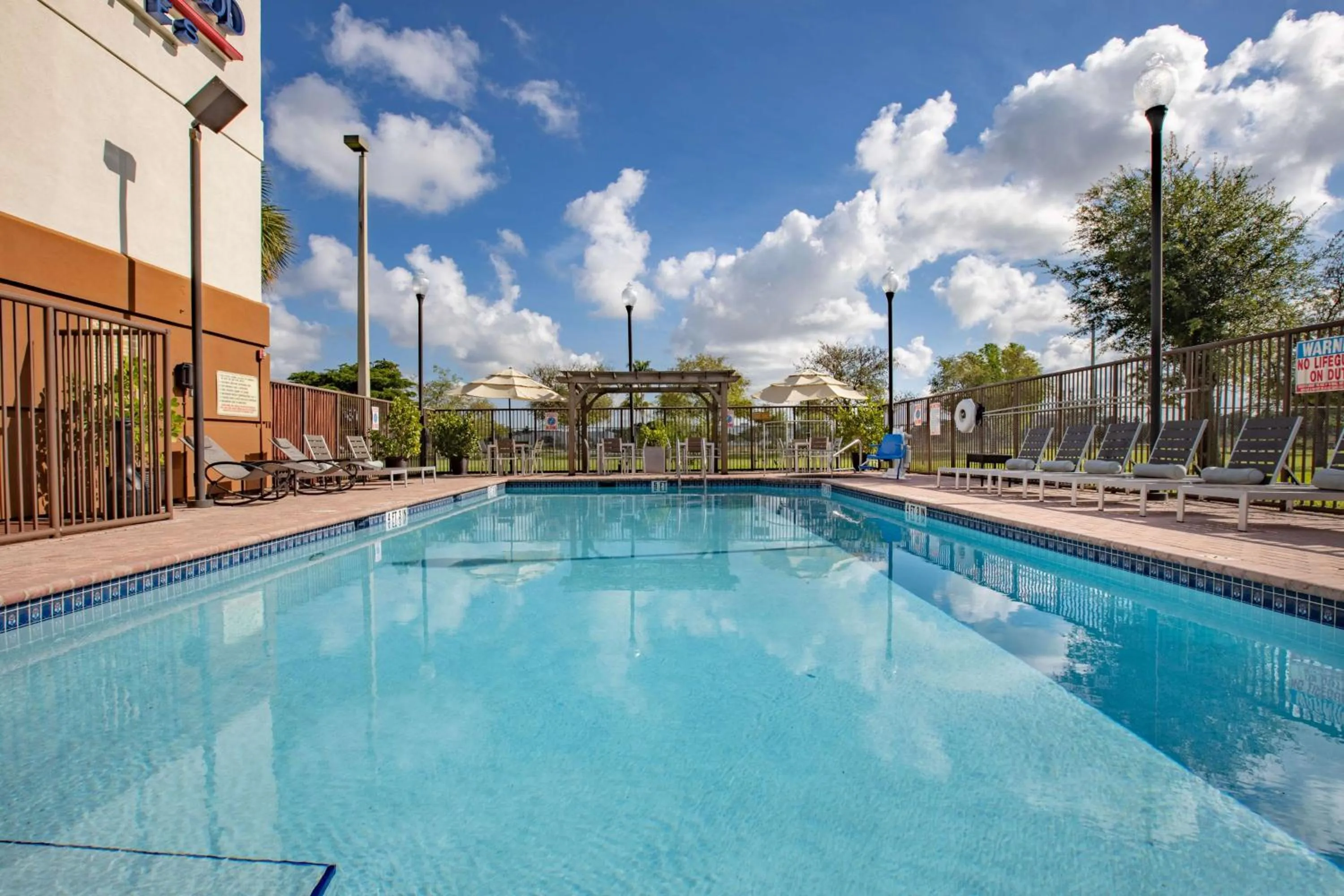 Pool view in Sonesta Simply Suites Miami Airport Doral