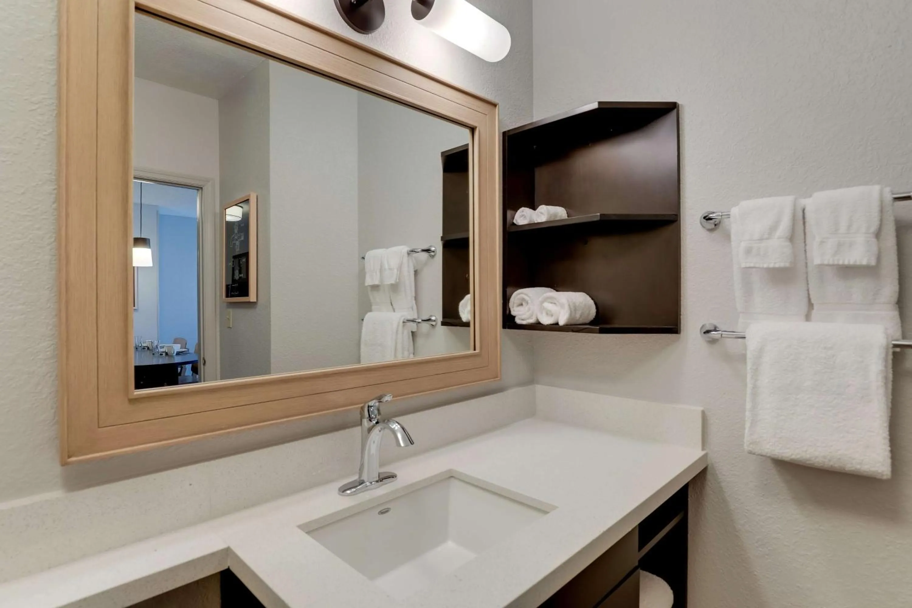Bathroom in Sonesta Simply Suites Miami Airport Doral