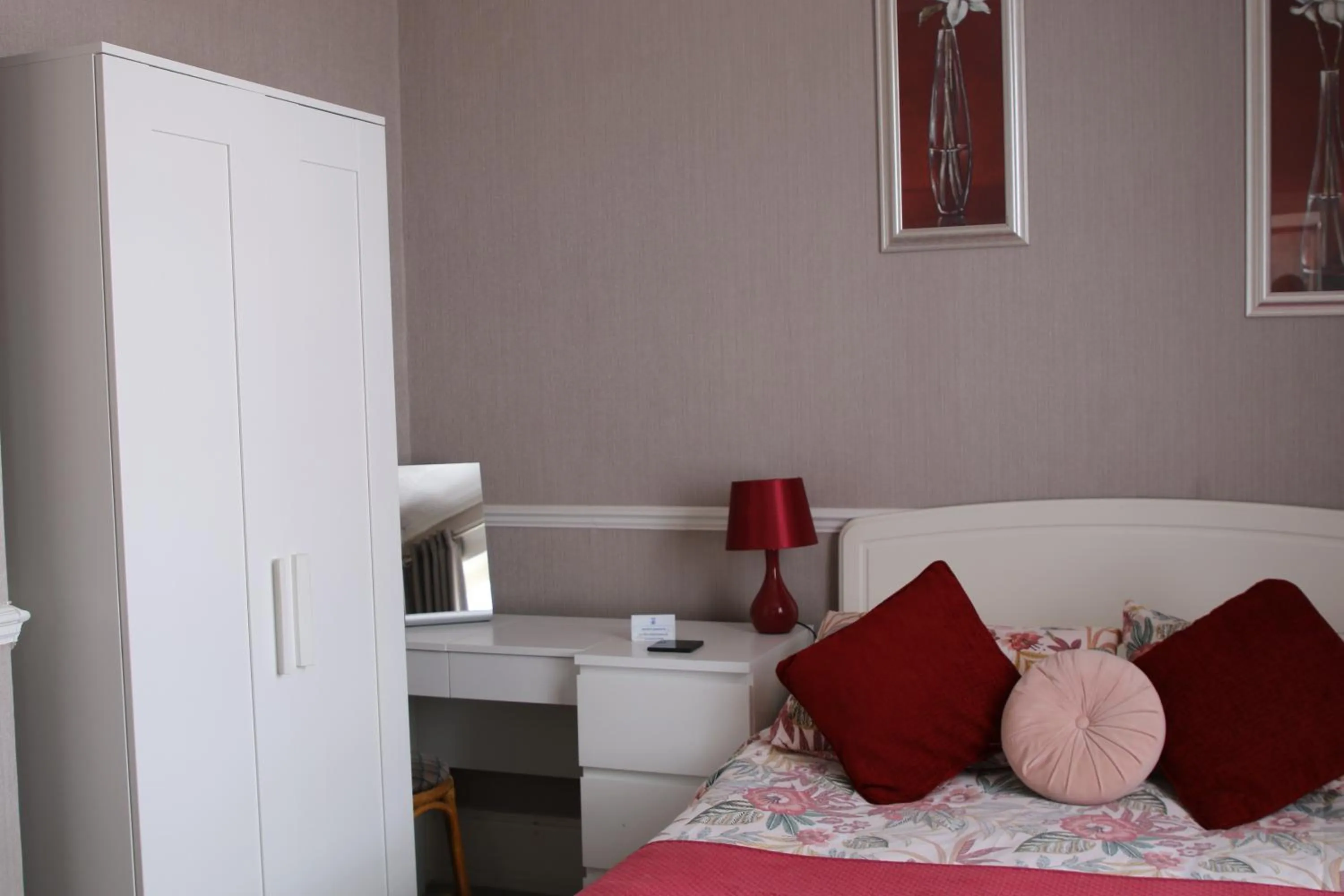 Bedroom, Bed in Spring Garden Guest House