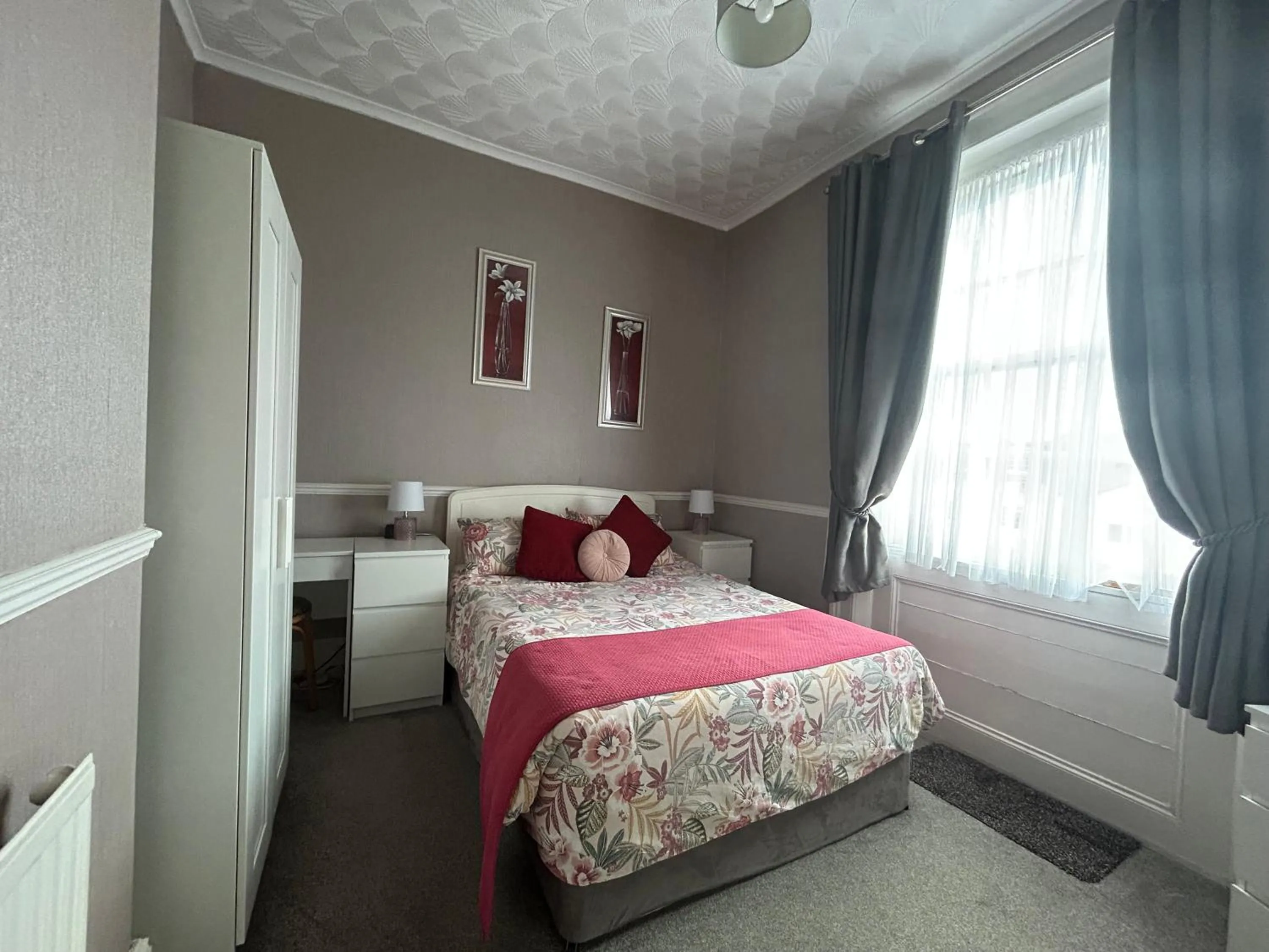 Bedroom, Bed in Spring Garden Guest House