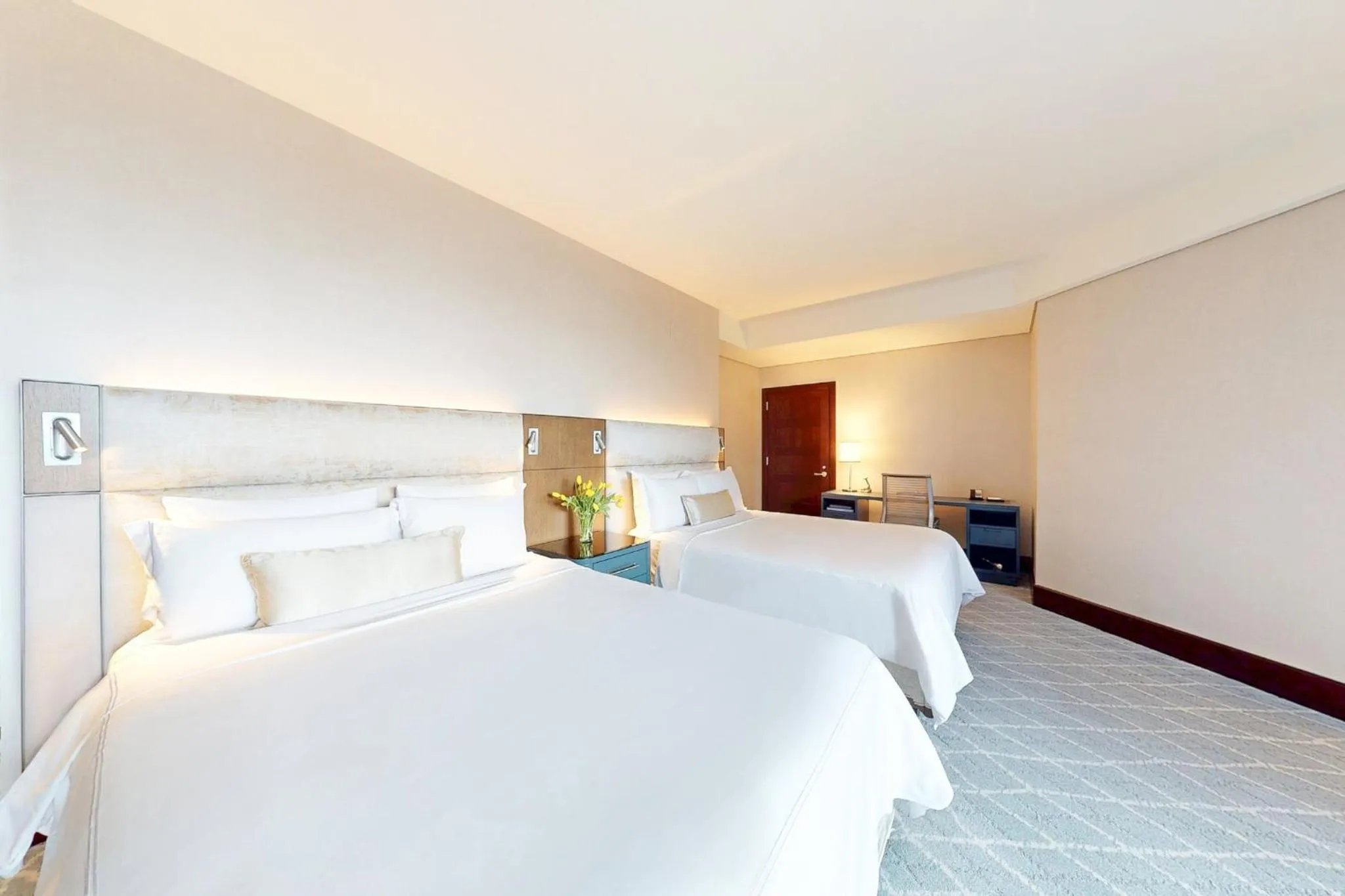 Photo of the whole room, Bed in InterContinental Boston by IHG