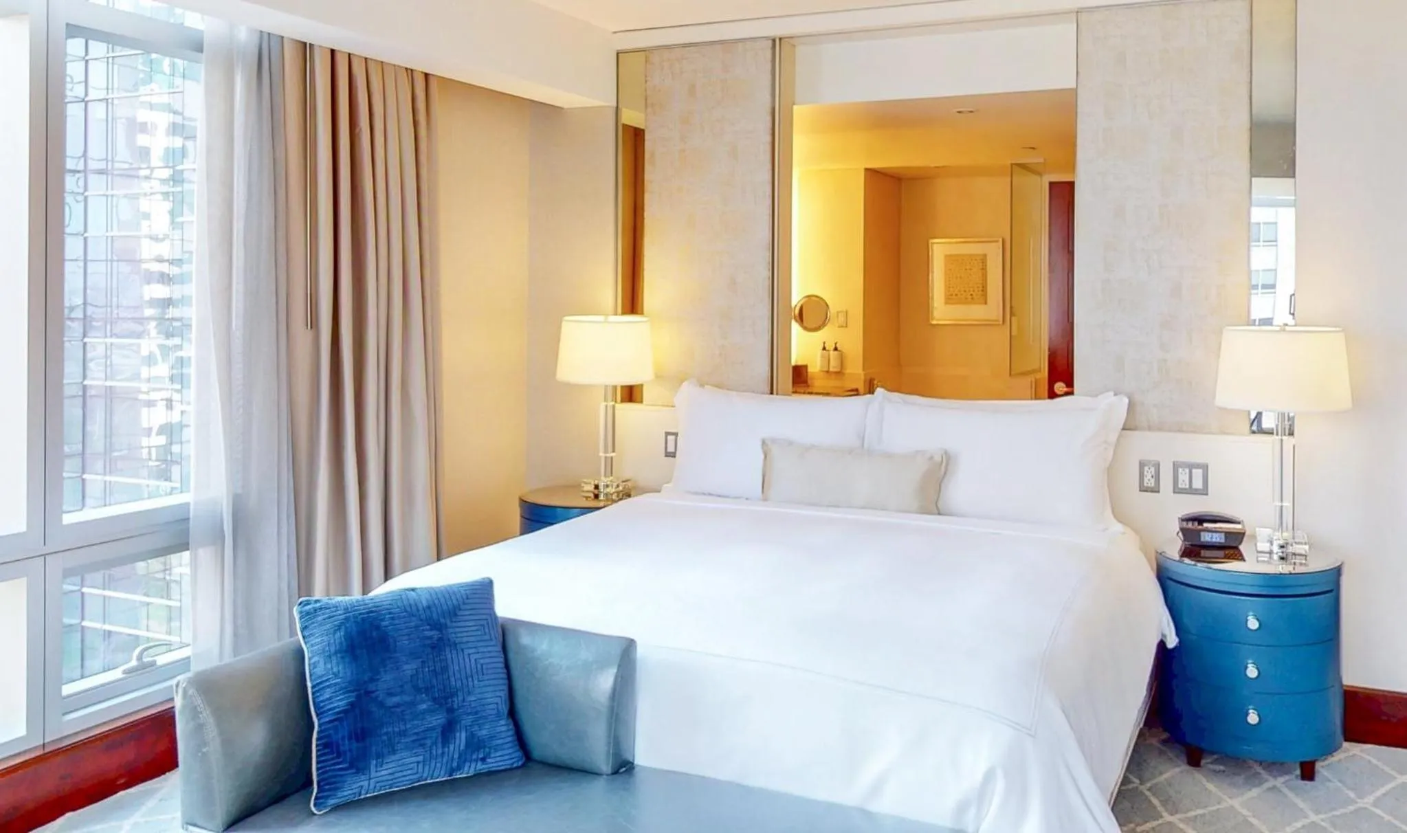 Photo of the whole room, Bed in InterContinental Boston by IHG