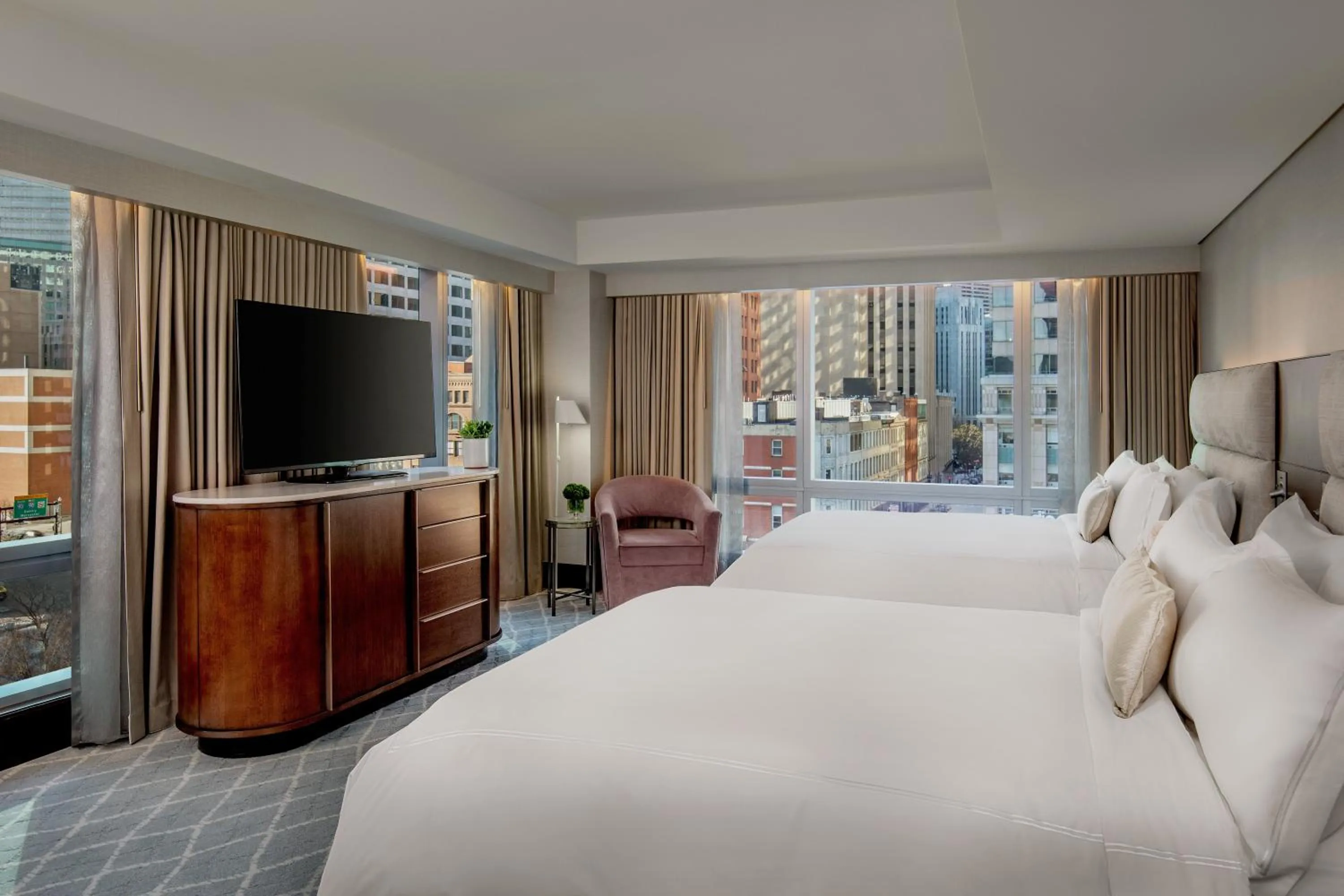 Photo of the whole room, Bed in InterContinental Boston by IHG