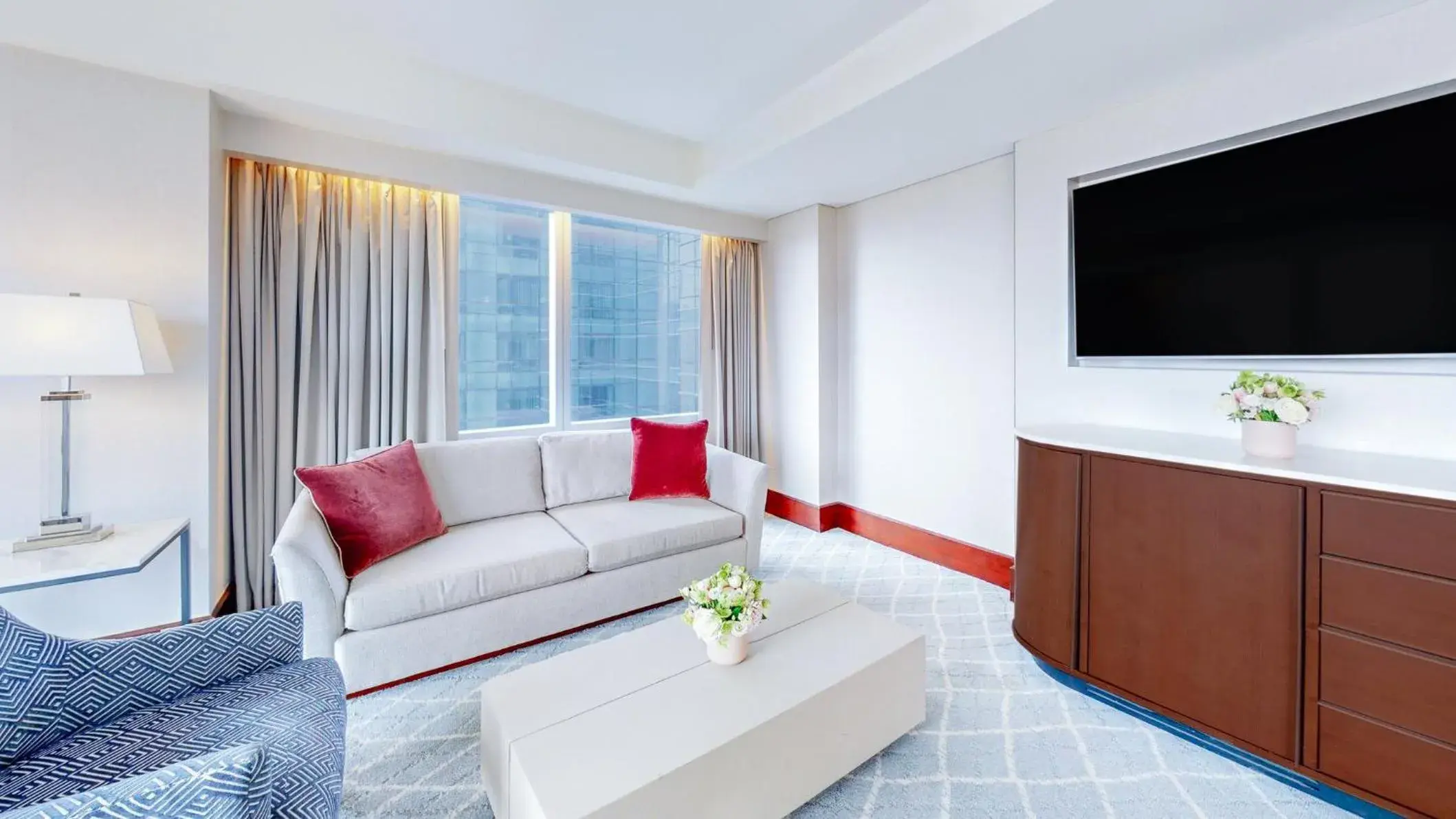 Photo of the whole room in InterContinental Boston by IHG Photo of the whole room in InterContinental Boston by IHG