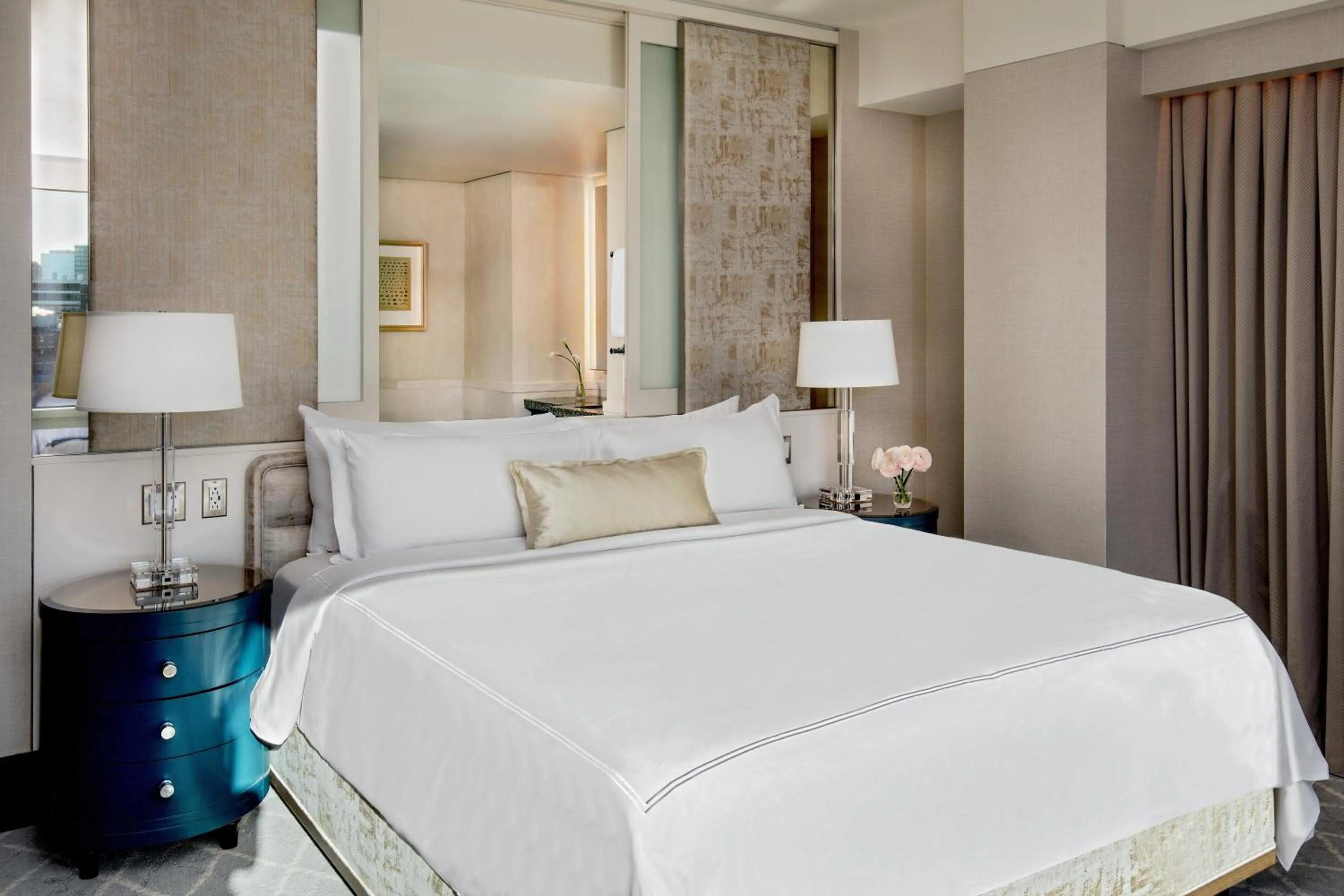 Photo of the whole room, Bed in InterContinental Boston by IHG