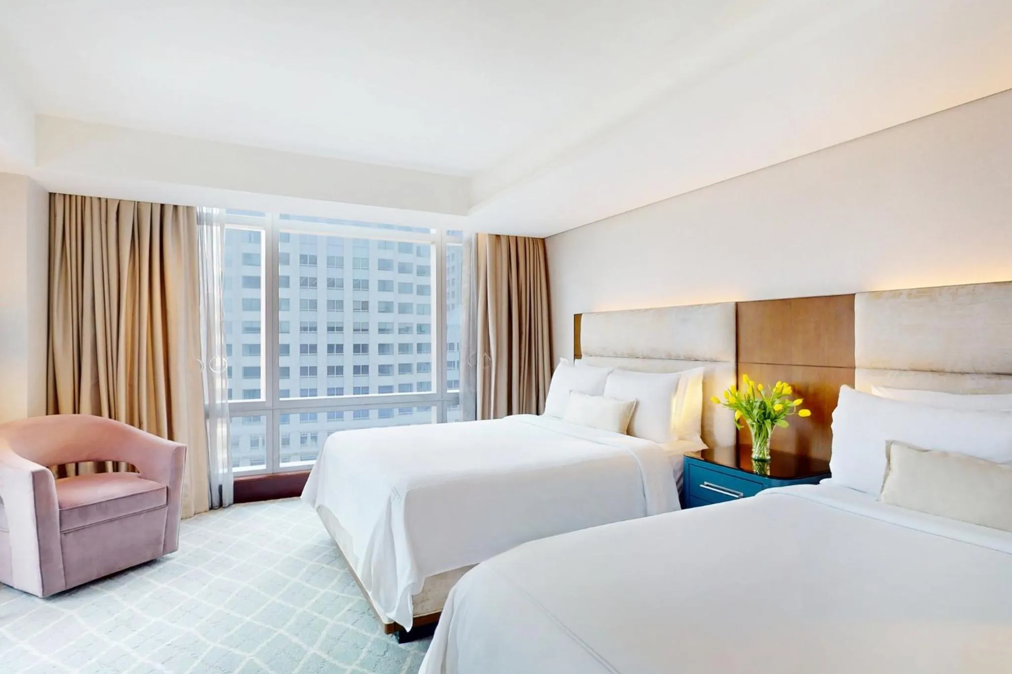 Photo of the whole room, Bed in InterContinental Boston by IHG