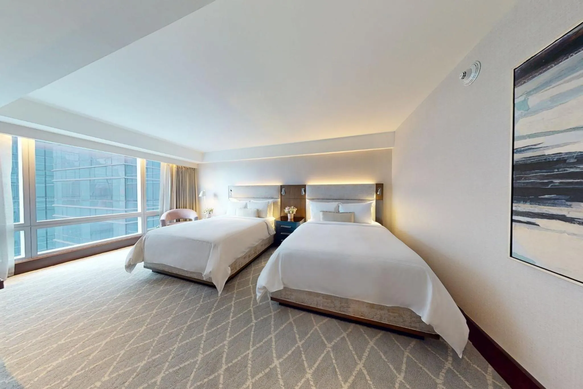 Photo of the whole room, Bed in InterContinental Boston by IHG