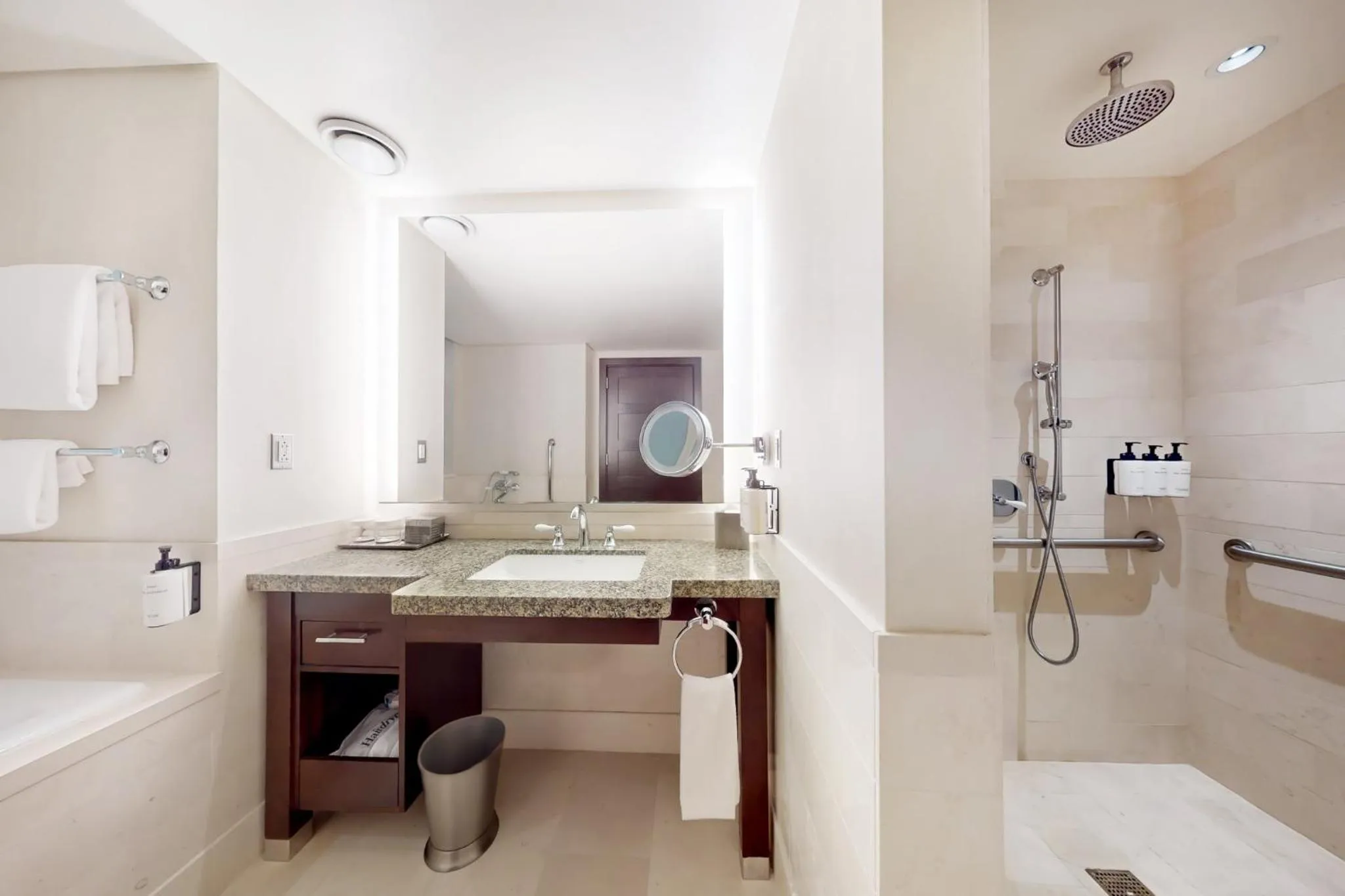 Photo of the whole room in InterContinental Boston by IHG