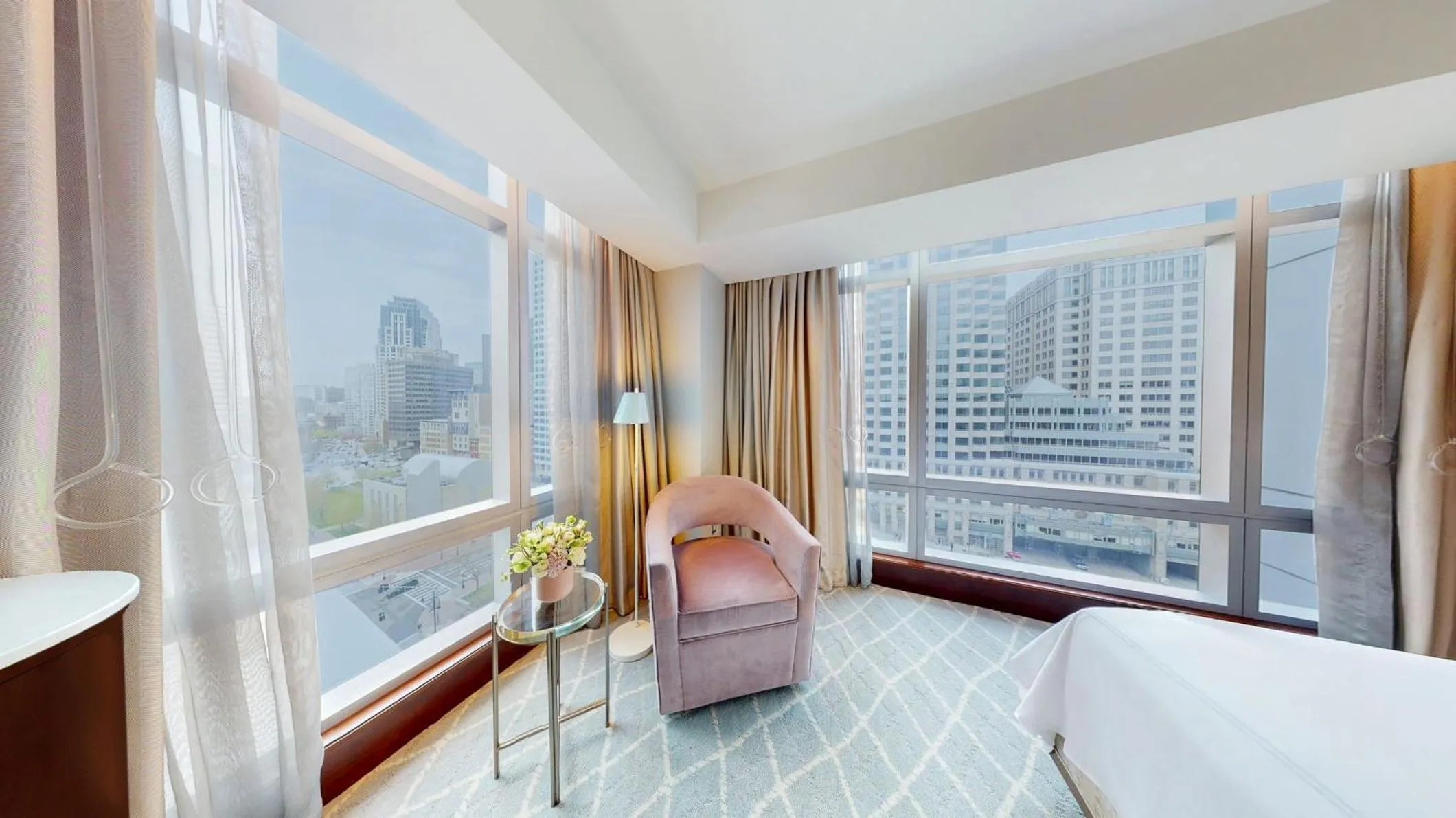 Photo of the whole room, Bed in InterContinental Boston by IHG