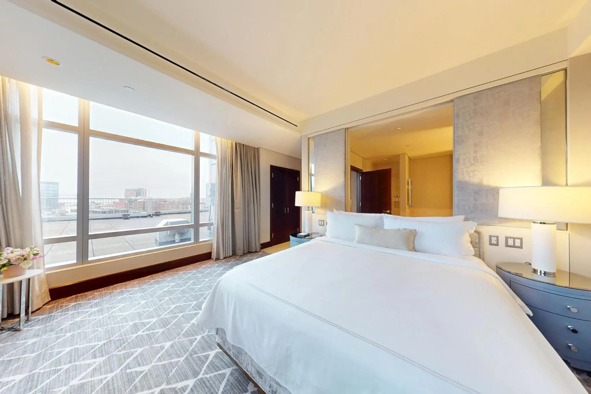 Photo of the whole room, Bed in InterContinental Boston by IHG