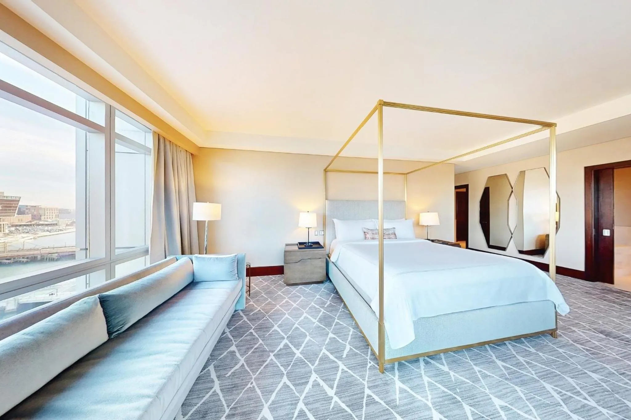 Photo of the whole room, Bed in InterContinental Boston by IHG