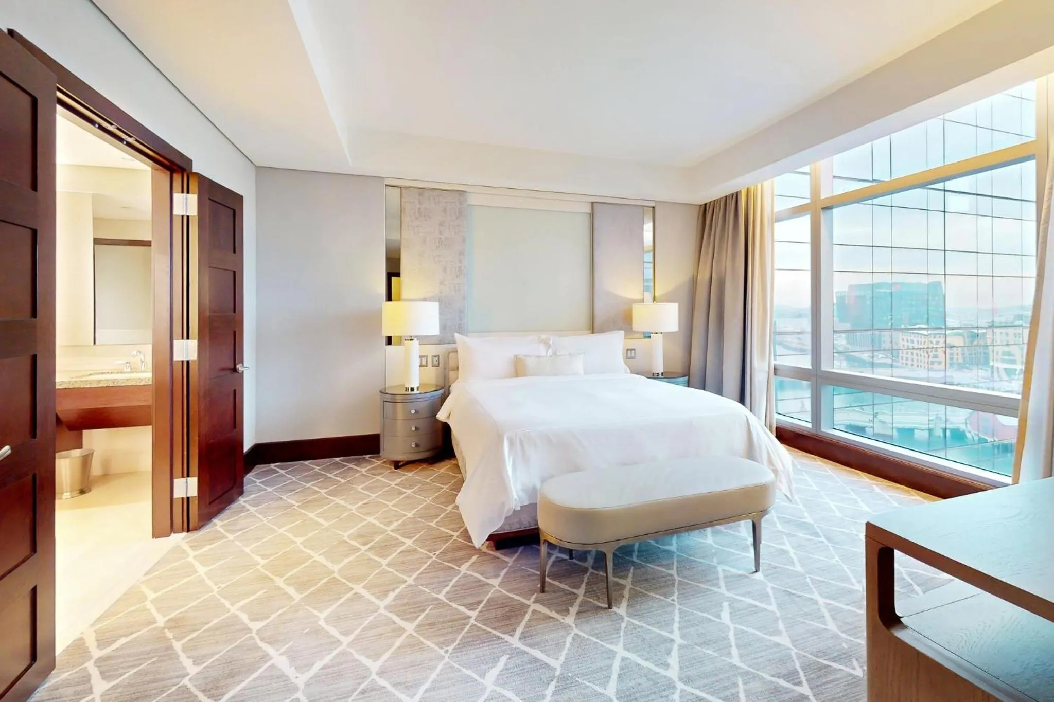 Photo of the whole room, Bed in InterContinental Boston by IHG