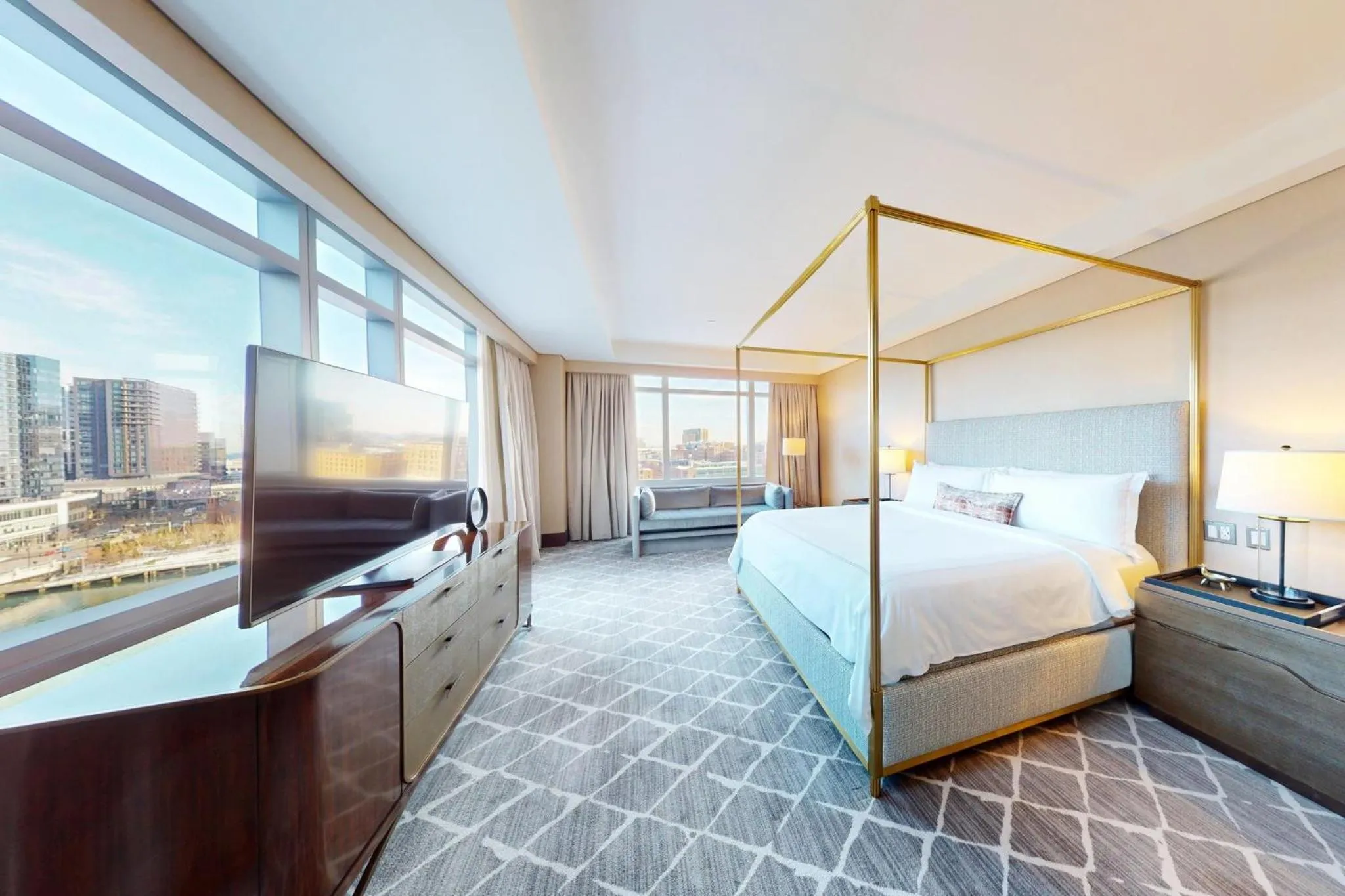 Photo of the whole room, Bed in InterContinental Boston by IHG