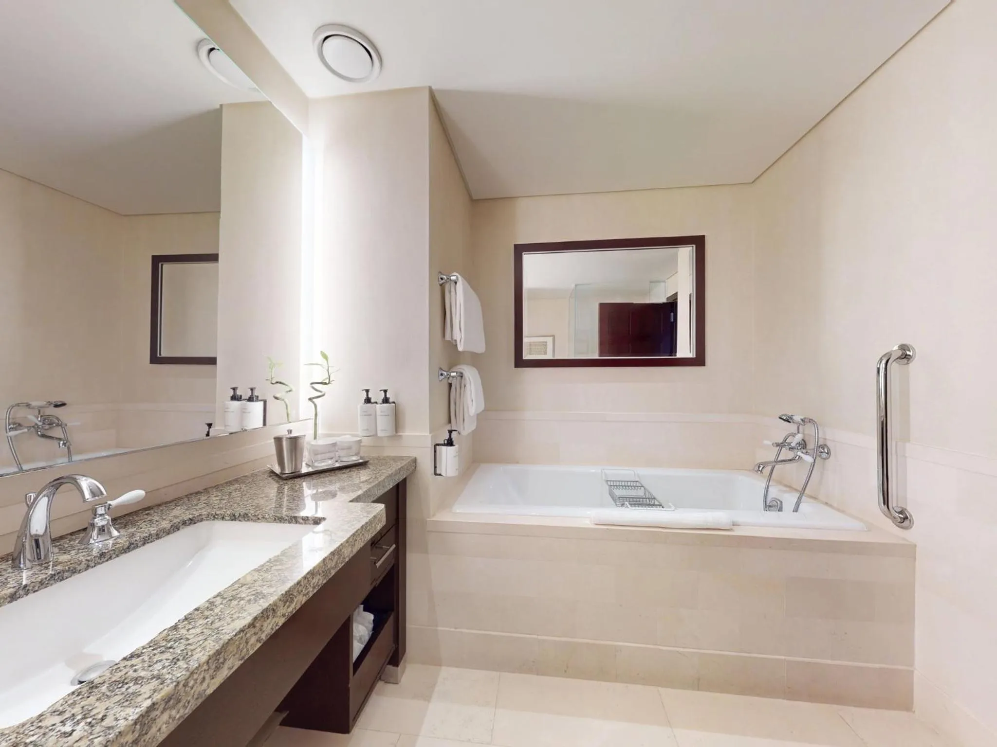 Photo of the whole room in InterContinental Boston by IHG