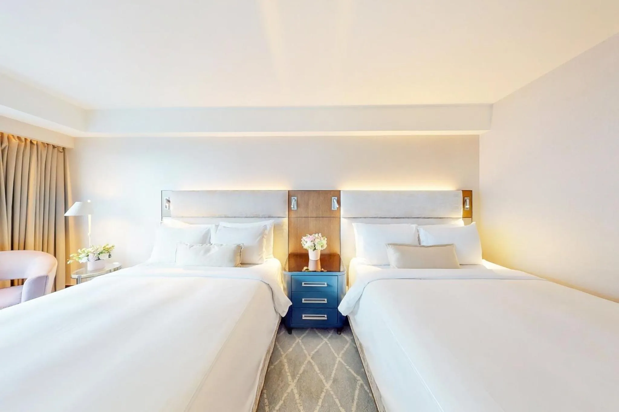 Photo of the whole room, Bed in InterContinental Boston by IHG