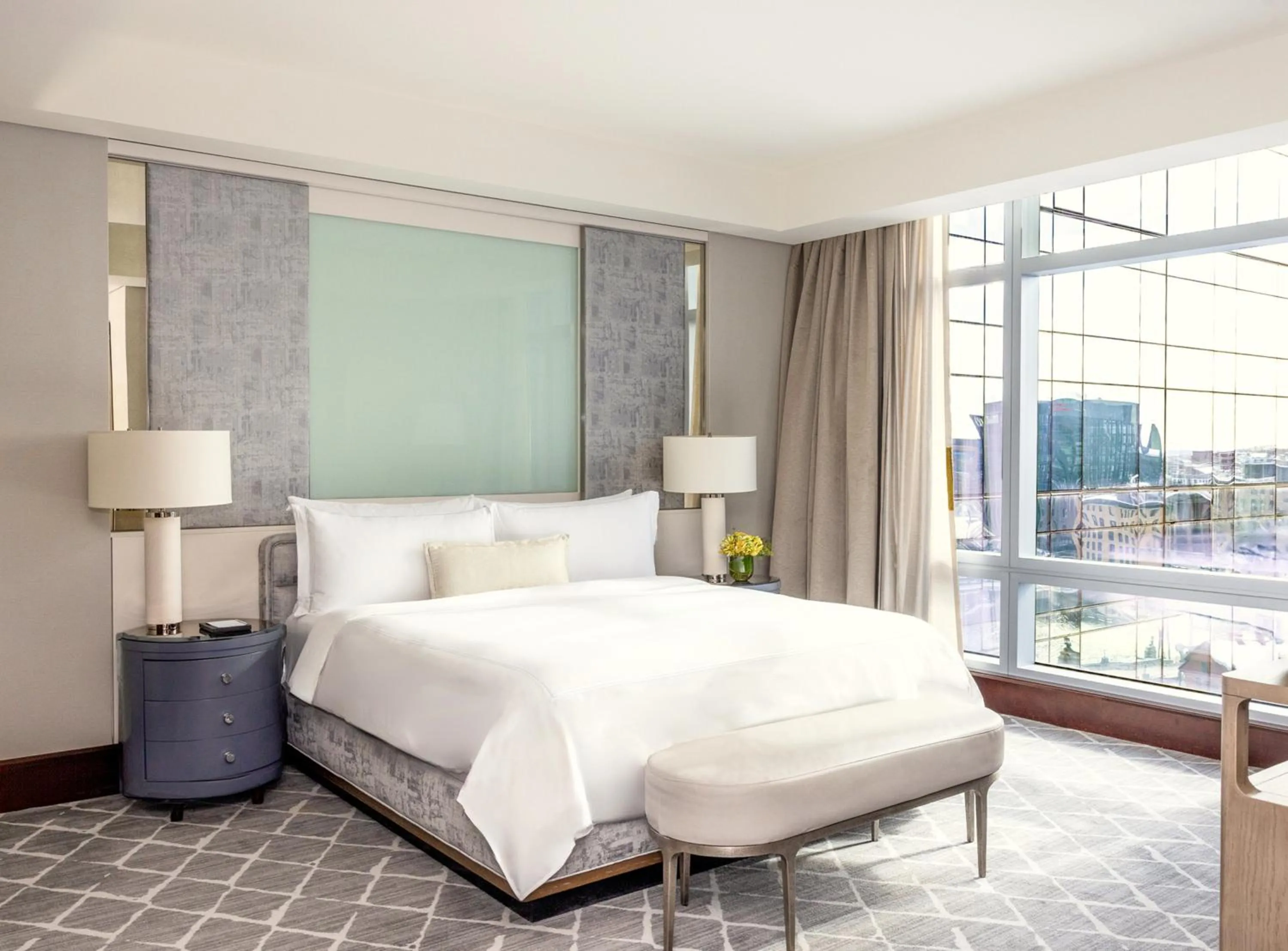 Photo of the whole room, Bed in InterContinental Boston by IHG