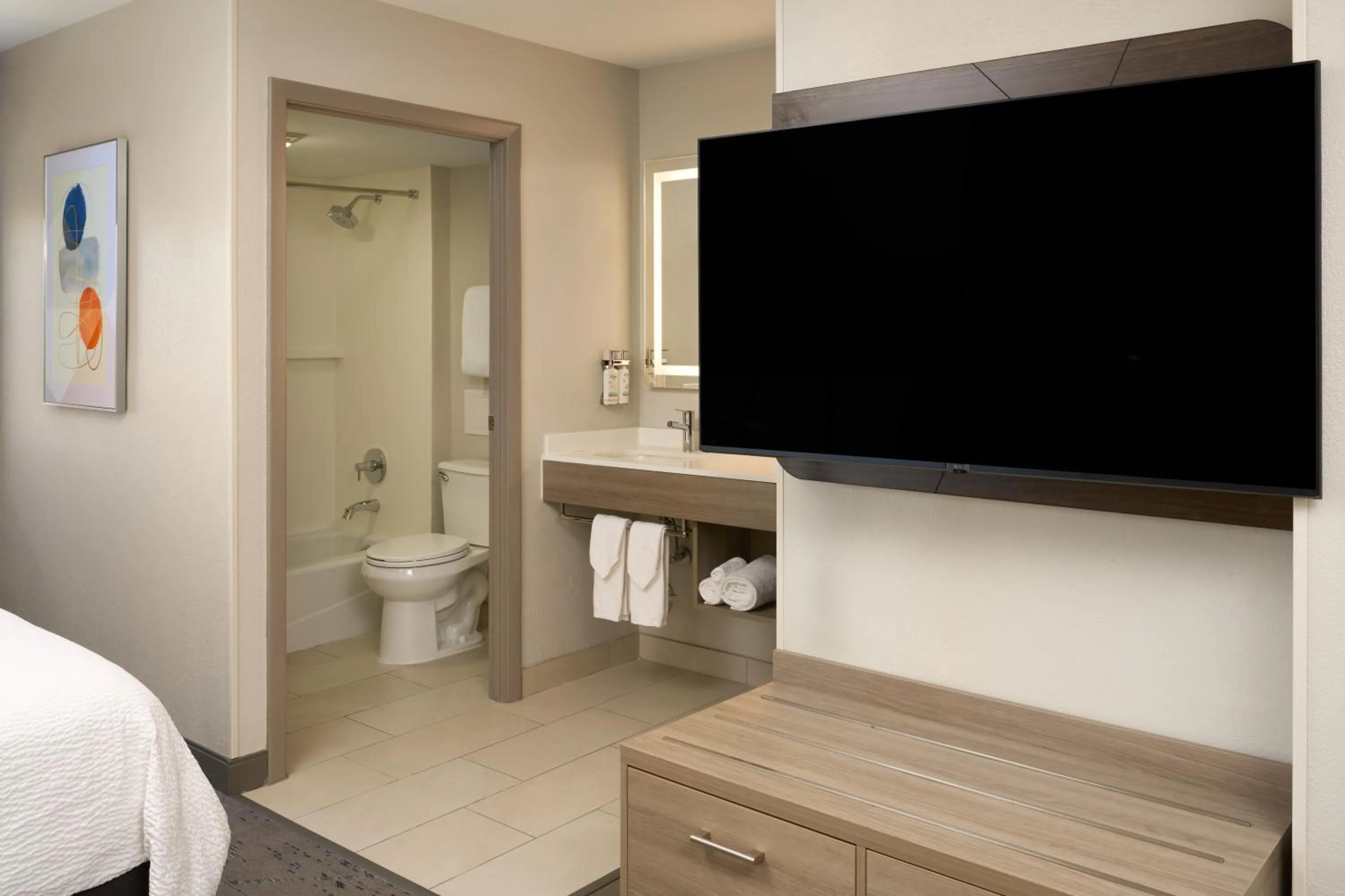 Guests in Holiday Inn Express Hotel & Suites Kendall East-Miami by IHG