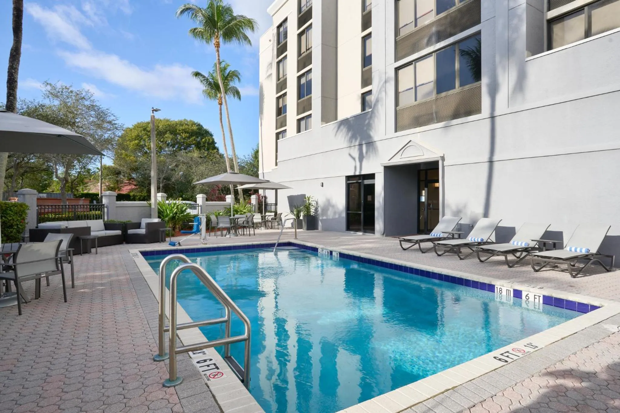 Swimming pool in Holiday Inn Express Hotel & Suites Kendall East-Miami by IHG