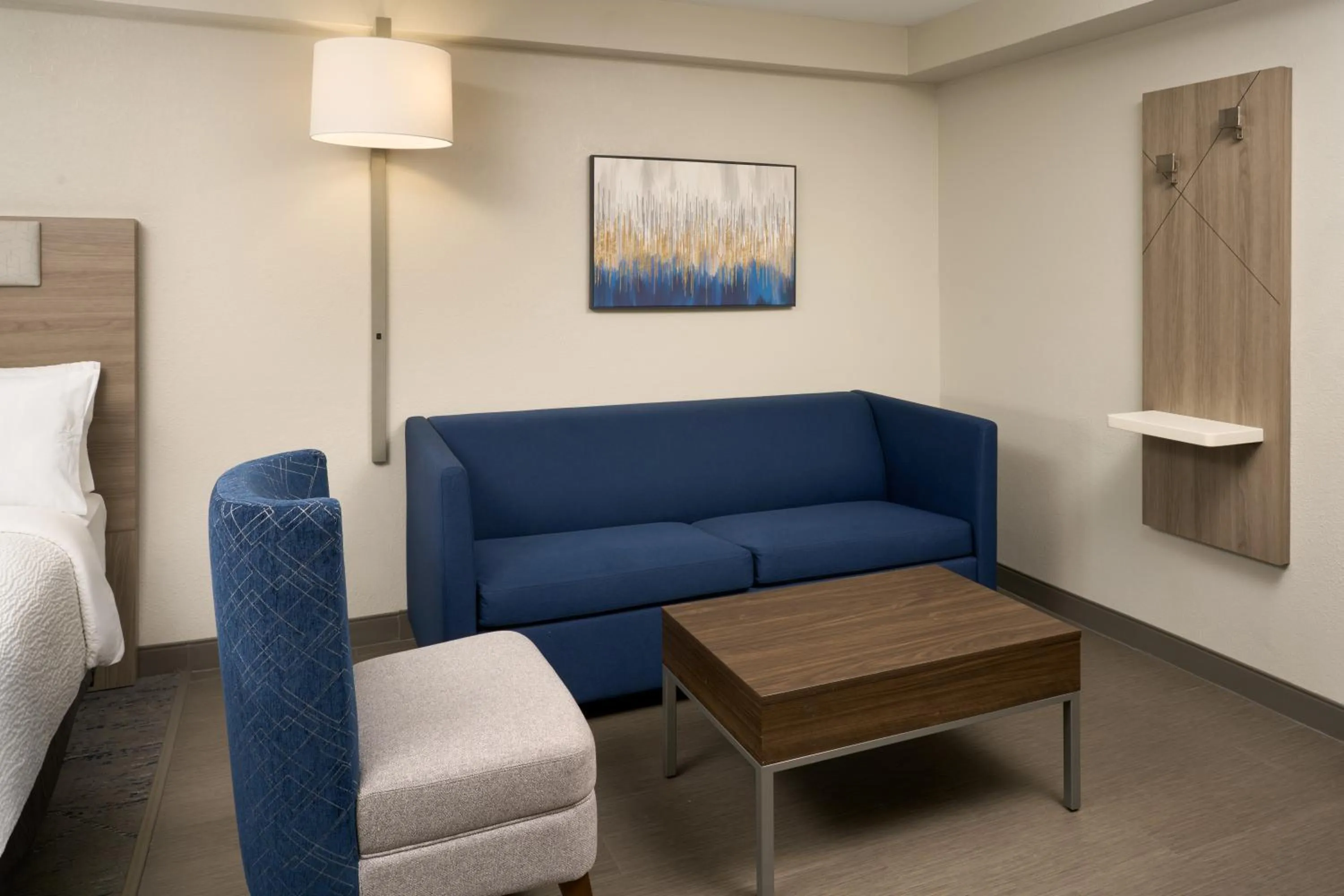 Living room, Bed in Holiday Inn Express Hotel & Suites Kendall East-Miami by IHG