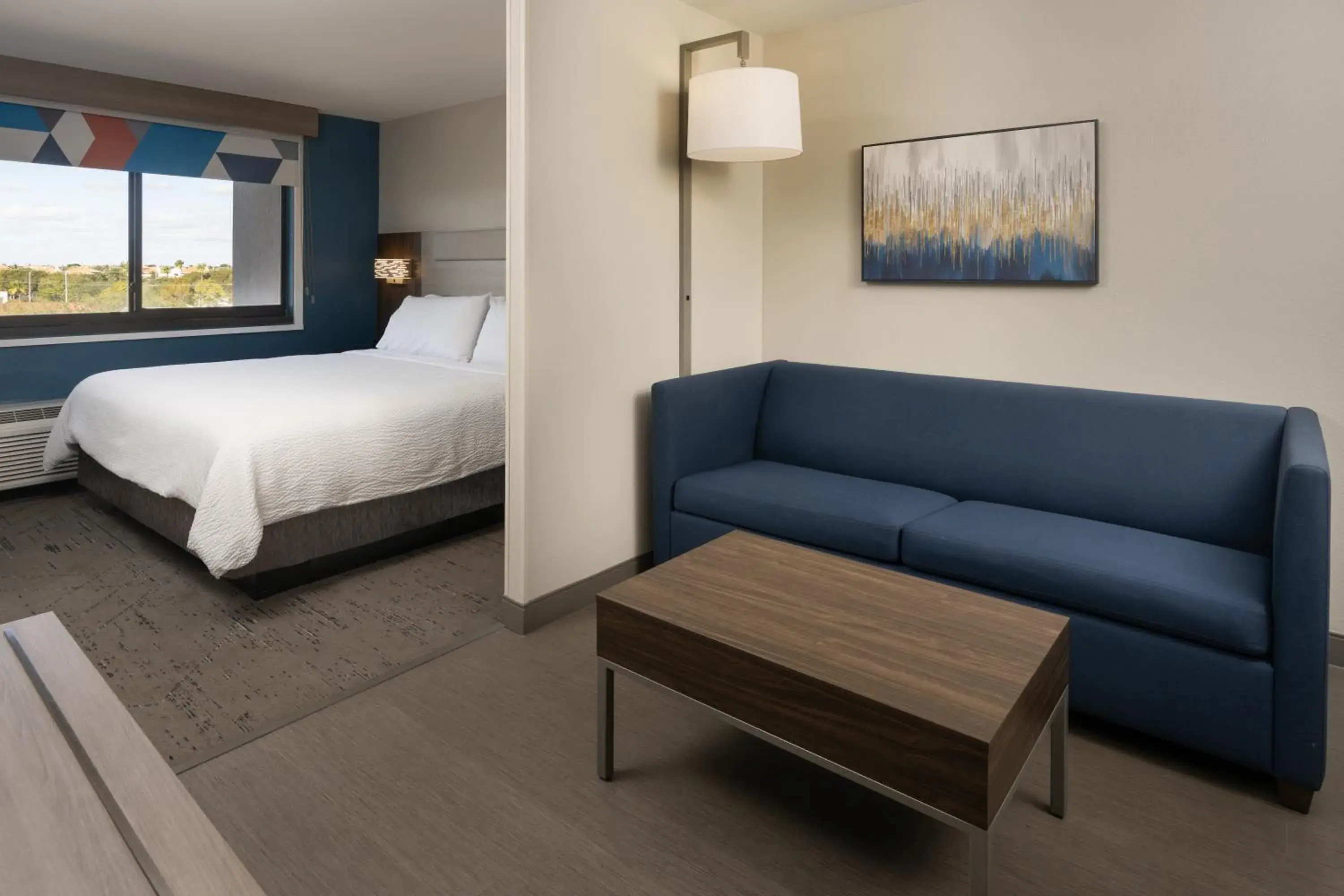 Guests, Bed in Holiday Inn Express Hotel & Suites Kendall East-Miami by IHG Guests, Bed in Holiday Inn Express Hotel & Suites Kendall East-Miami by IHG
