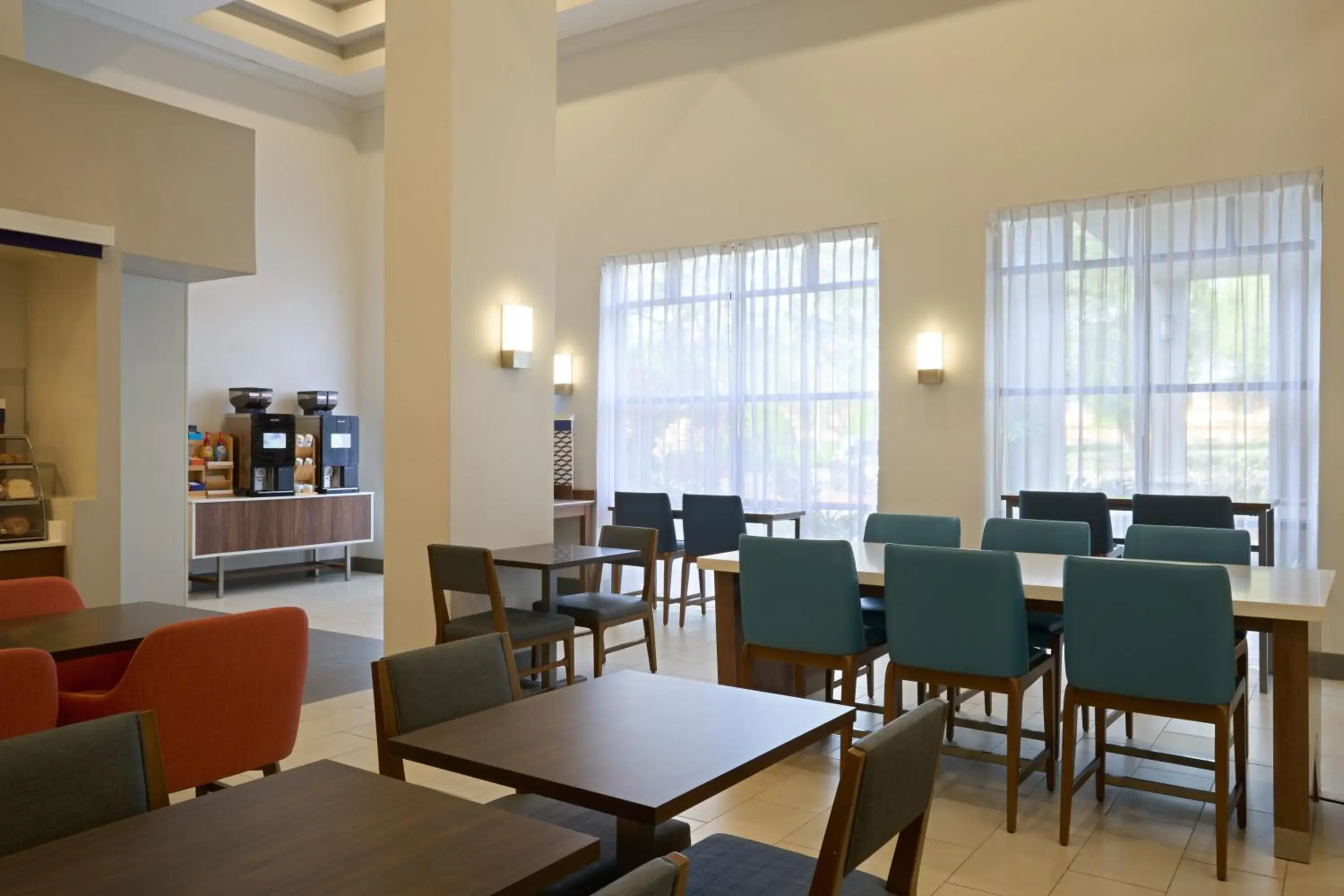 Breakfast in Holiday Inn Express Hotel & Suites Kendall East-Miami by IHG Breakfast in Holiday Inn Express Hotel & Suites Kendall East-Miami by IHG