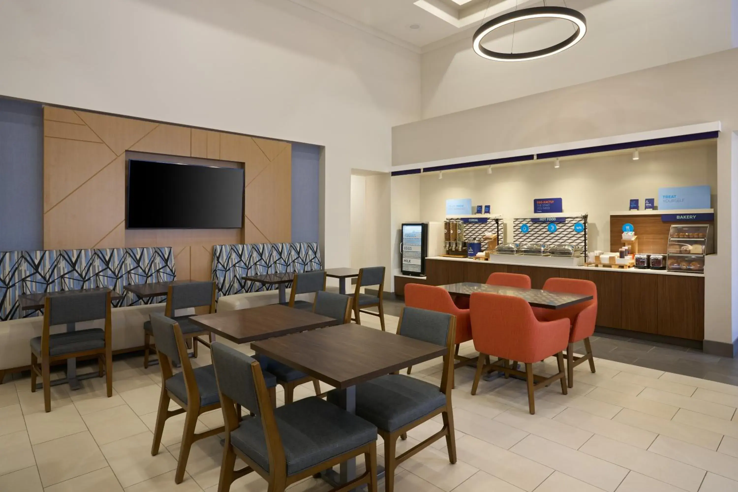 Property building in Holiday Inn Express Hotel & Suites Kendall East-Miami by IHG Property building in Holiday Inn Express Hotel & Suites Kendall East-Miami by IHG