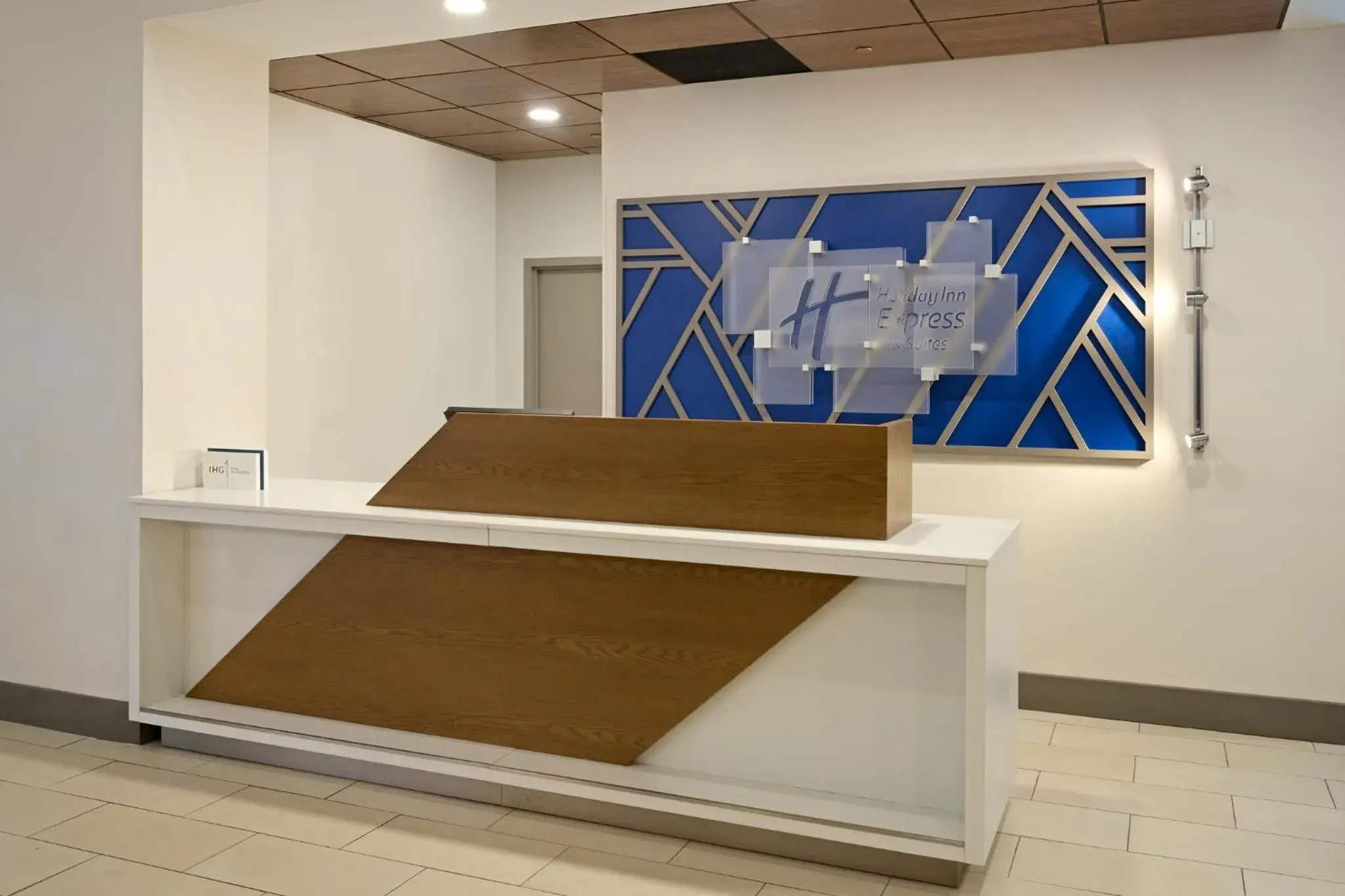 Property building in Holiday Inn Express Hotel & Suites Kendall East-Miami by IHG Property building in Holiday Inn Express Hotel & Suites Kendall East-Miami by IHG