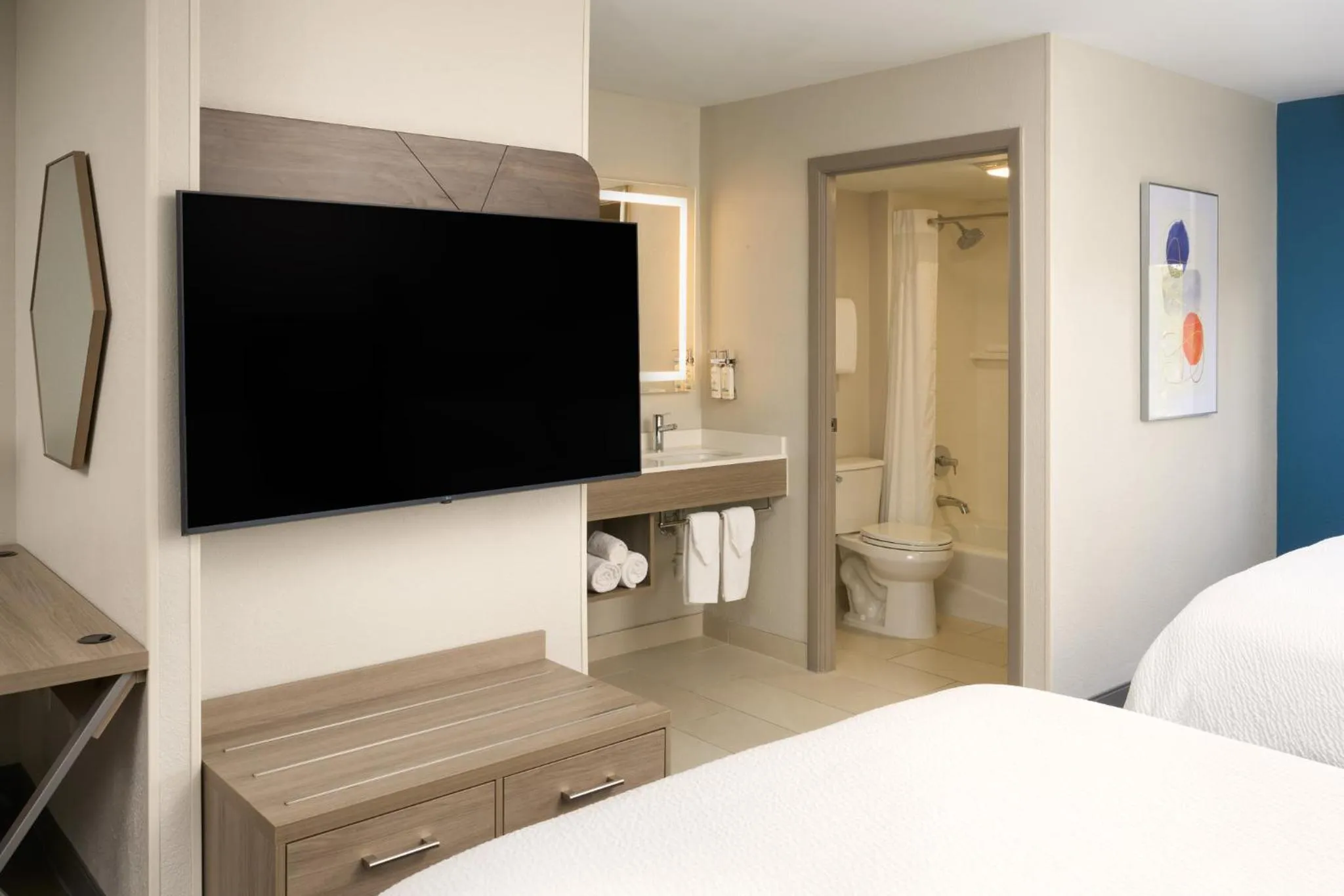 Bathroom, Bed in Holiday Inn Express Hotel & Suites Kendall East-Miami by IHG