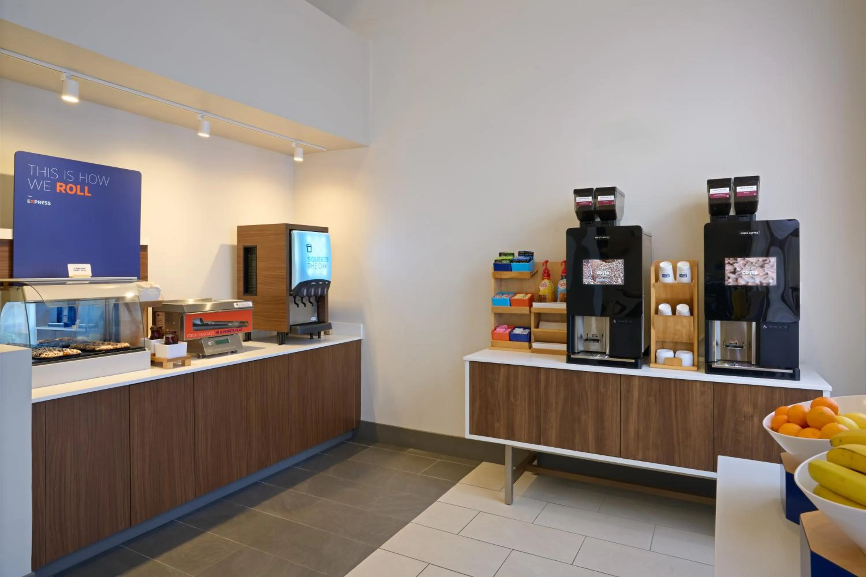 Coffee/tea facilities in Holiday Inn Express Hotel & Suites Kendall East-Miami by IHG