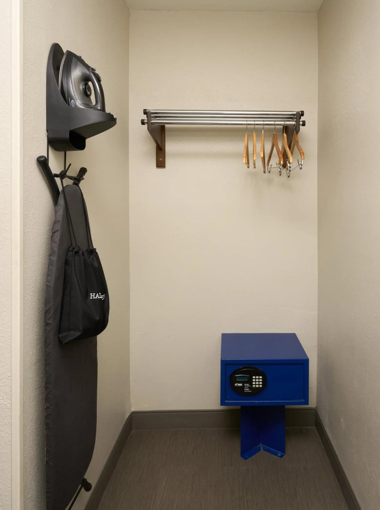 Photo of the whole room in Holiday Inn Express Hotel & Suites Kendall East-Miami by IHG