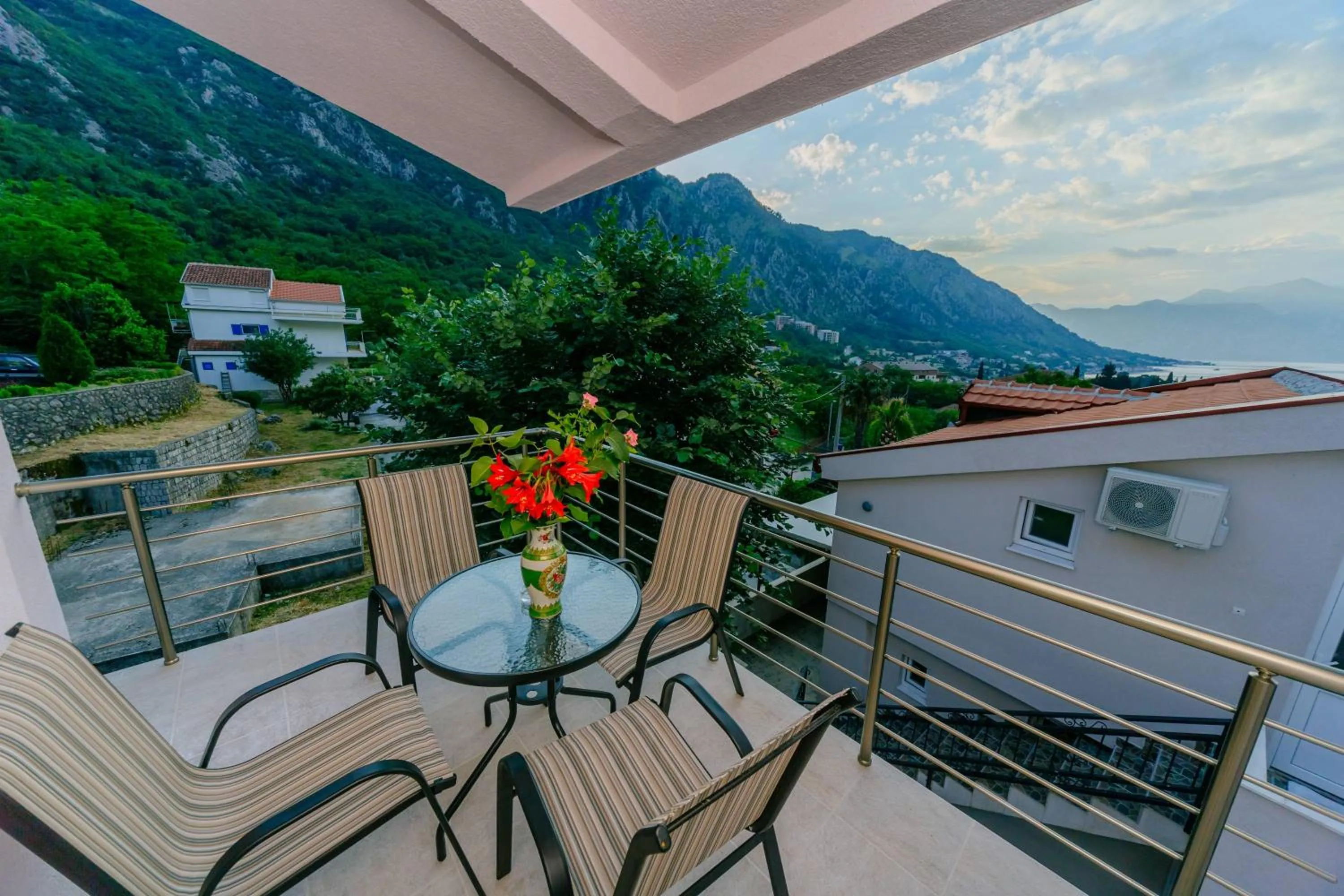 Apartment with Sea View in Paradise Bay Apartments