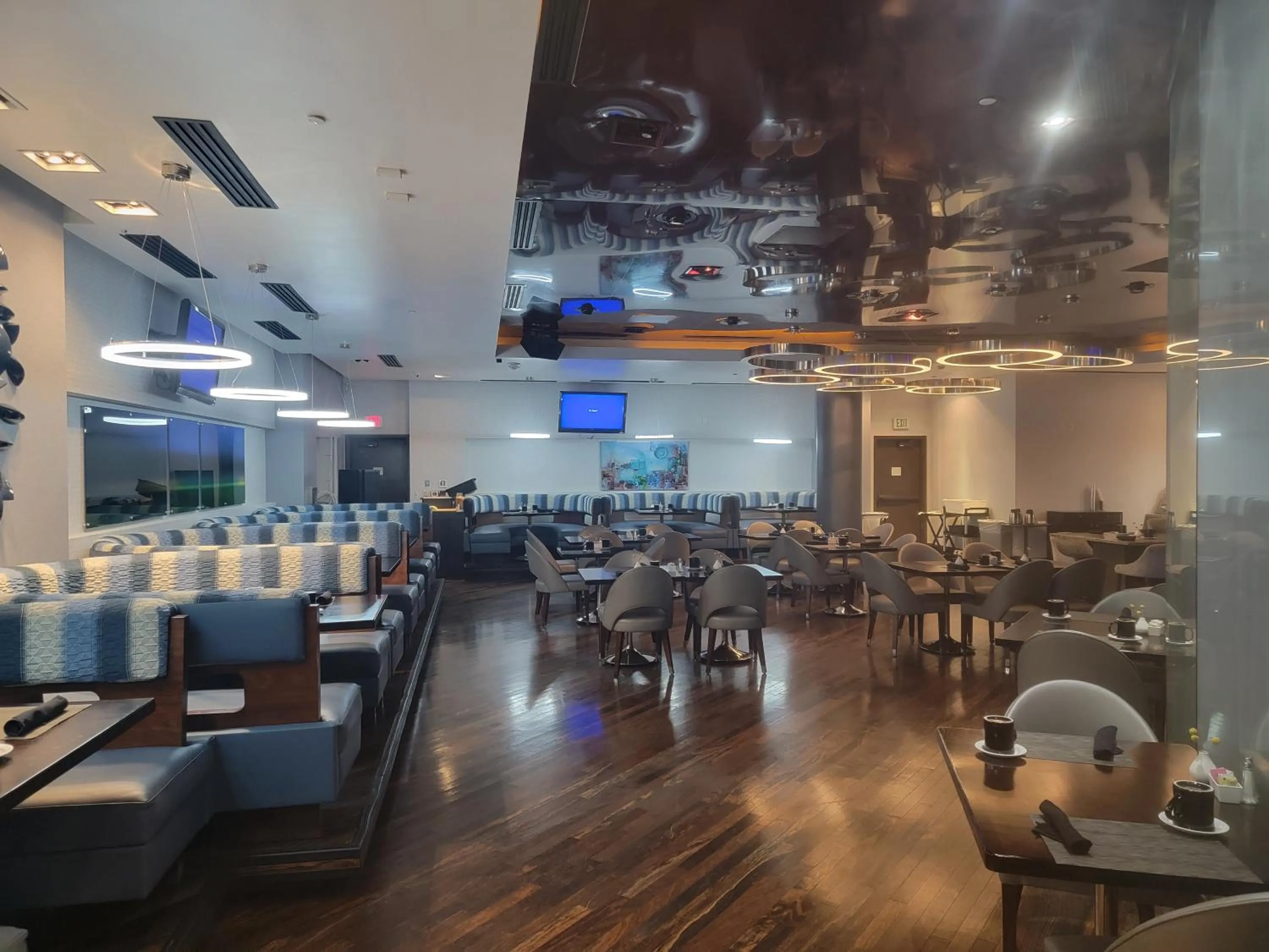 Restaurant/places to eat in Crowne Plaza Dallas Downtown by IHG