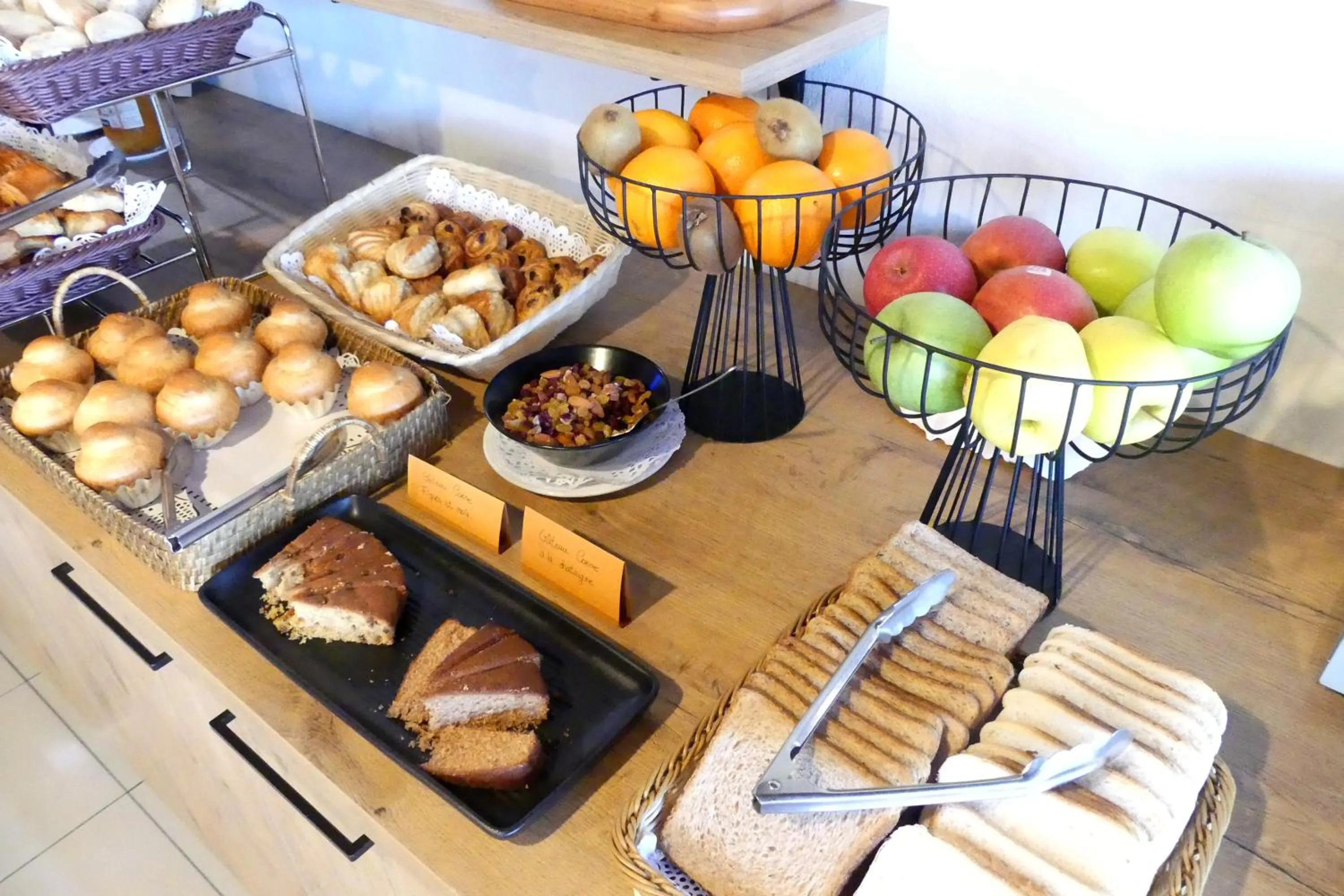 Food and drinks in Hôtel La Pinède