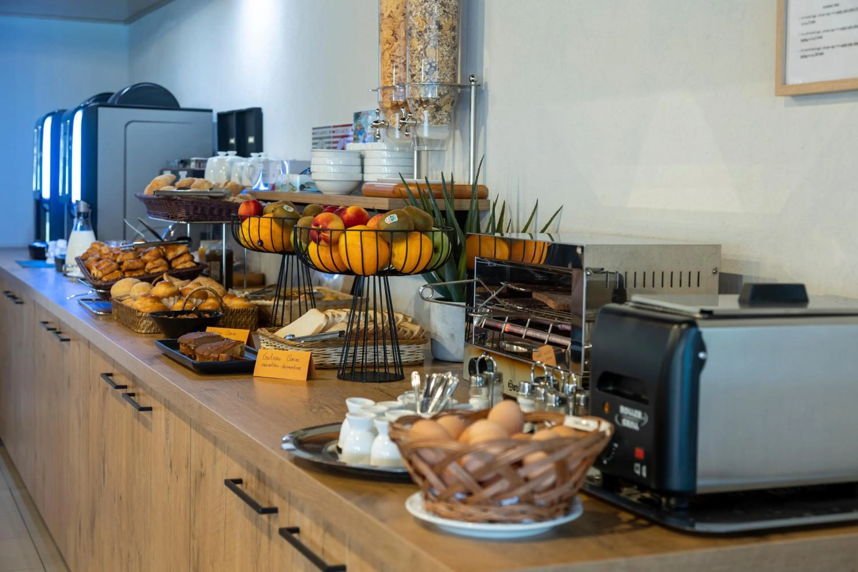 Breakfast in Hôtel La Pinède