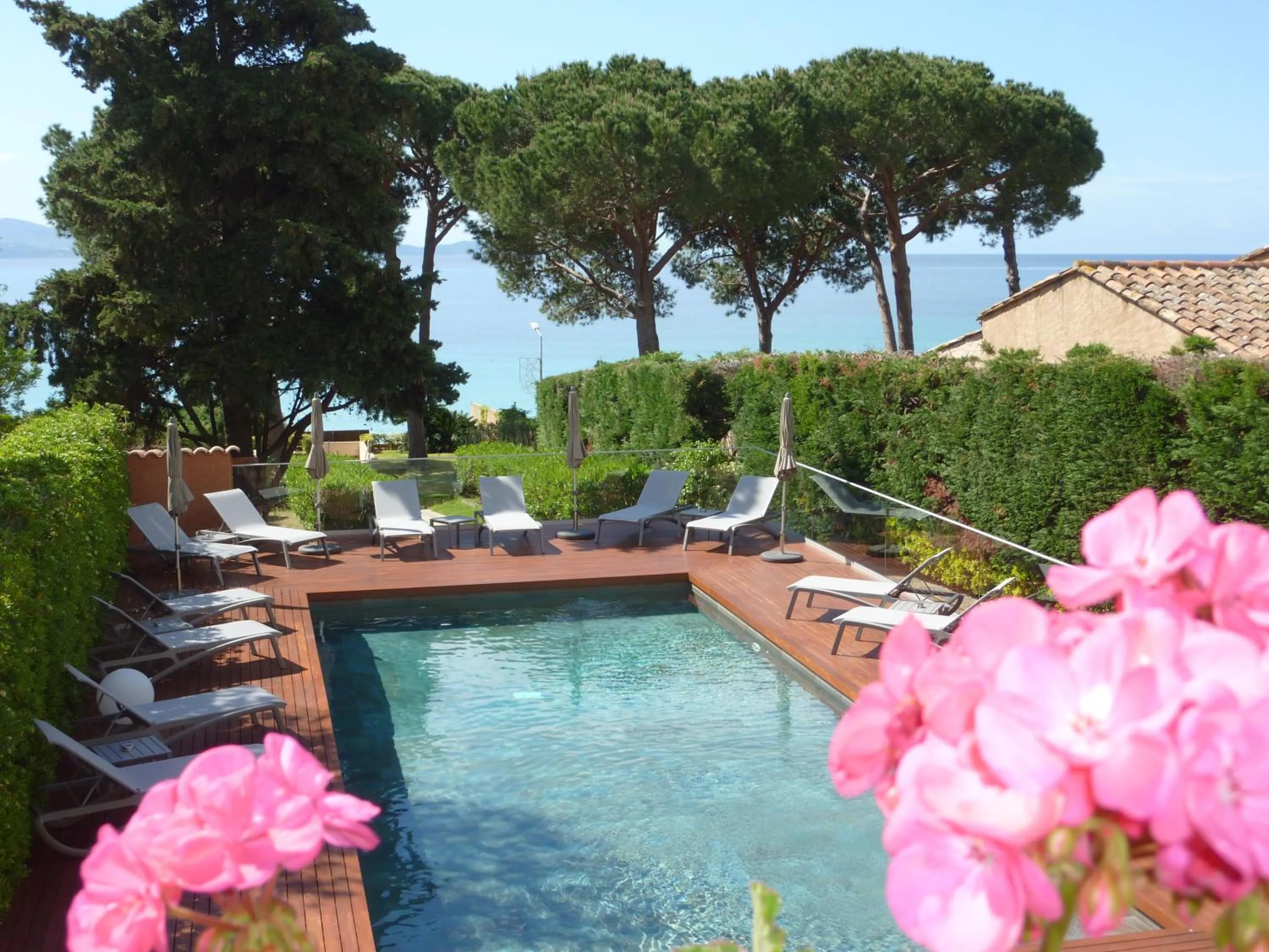 Swimming pool in Hôtel La Pinède