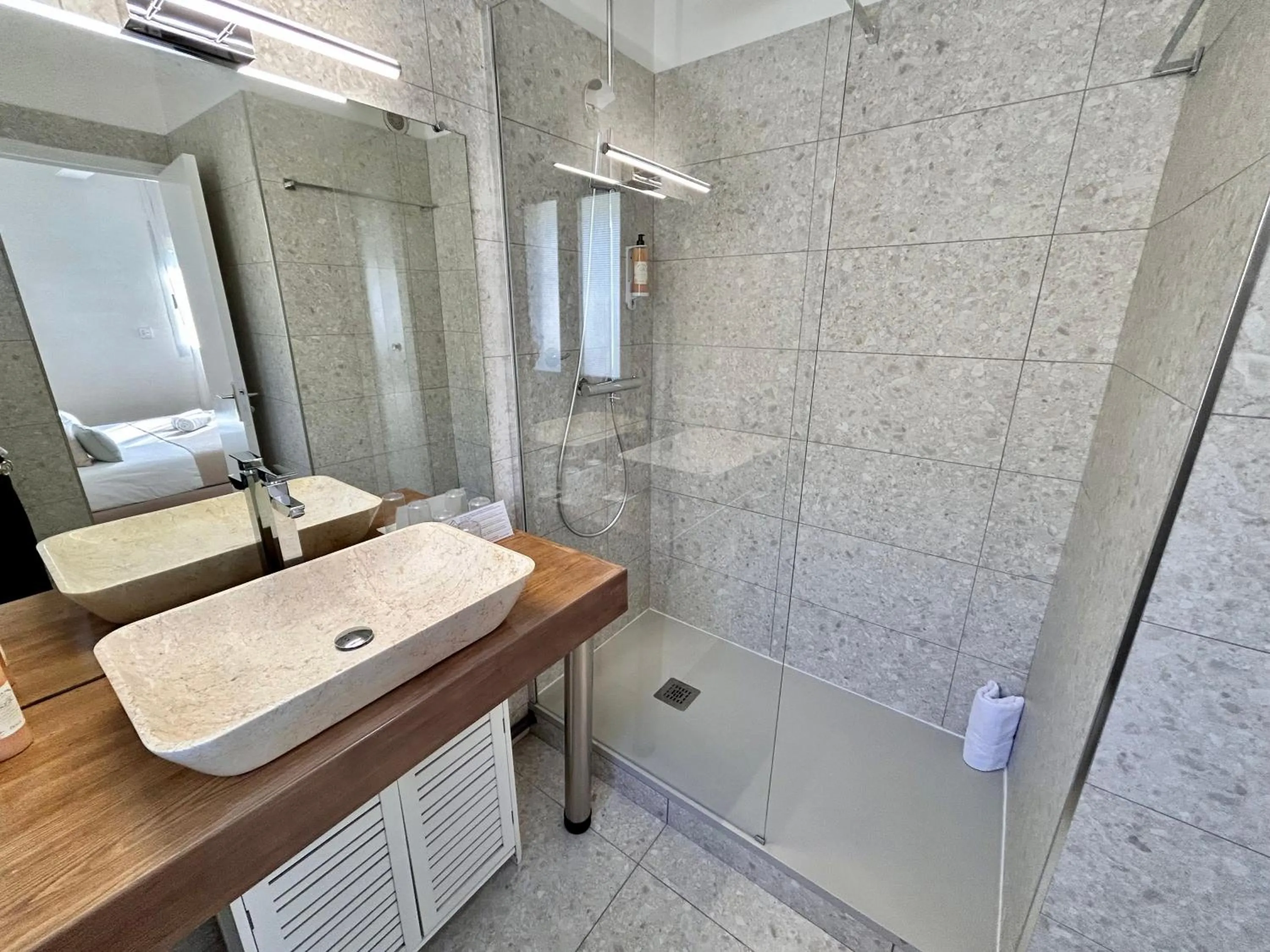 Bathroom in Hôtel La Pinède