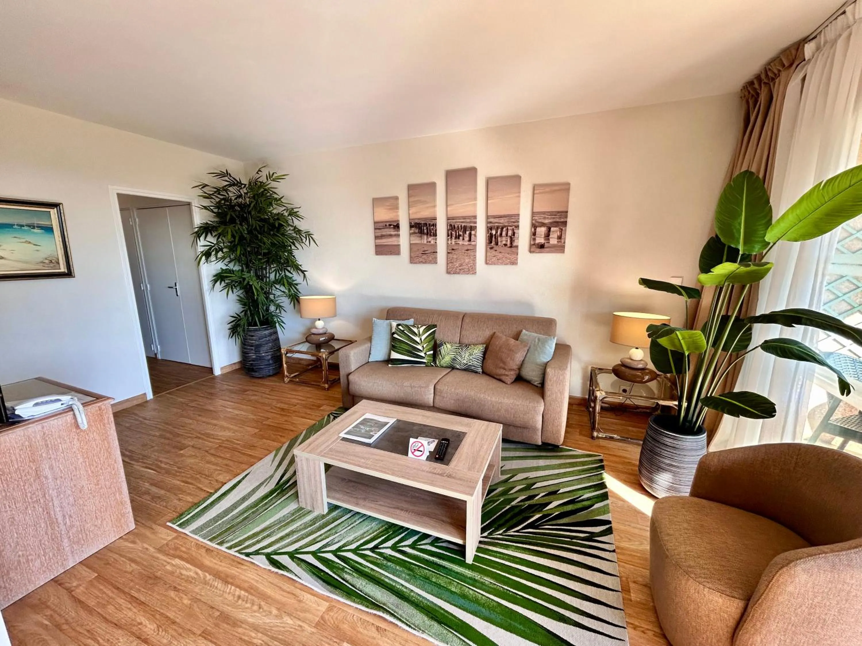 Living room in Hôtel La Pinède