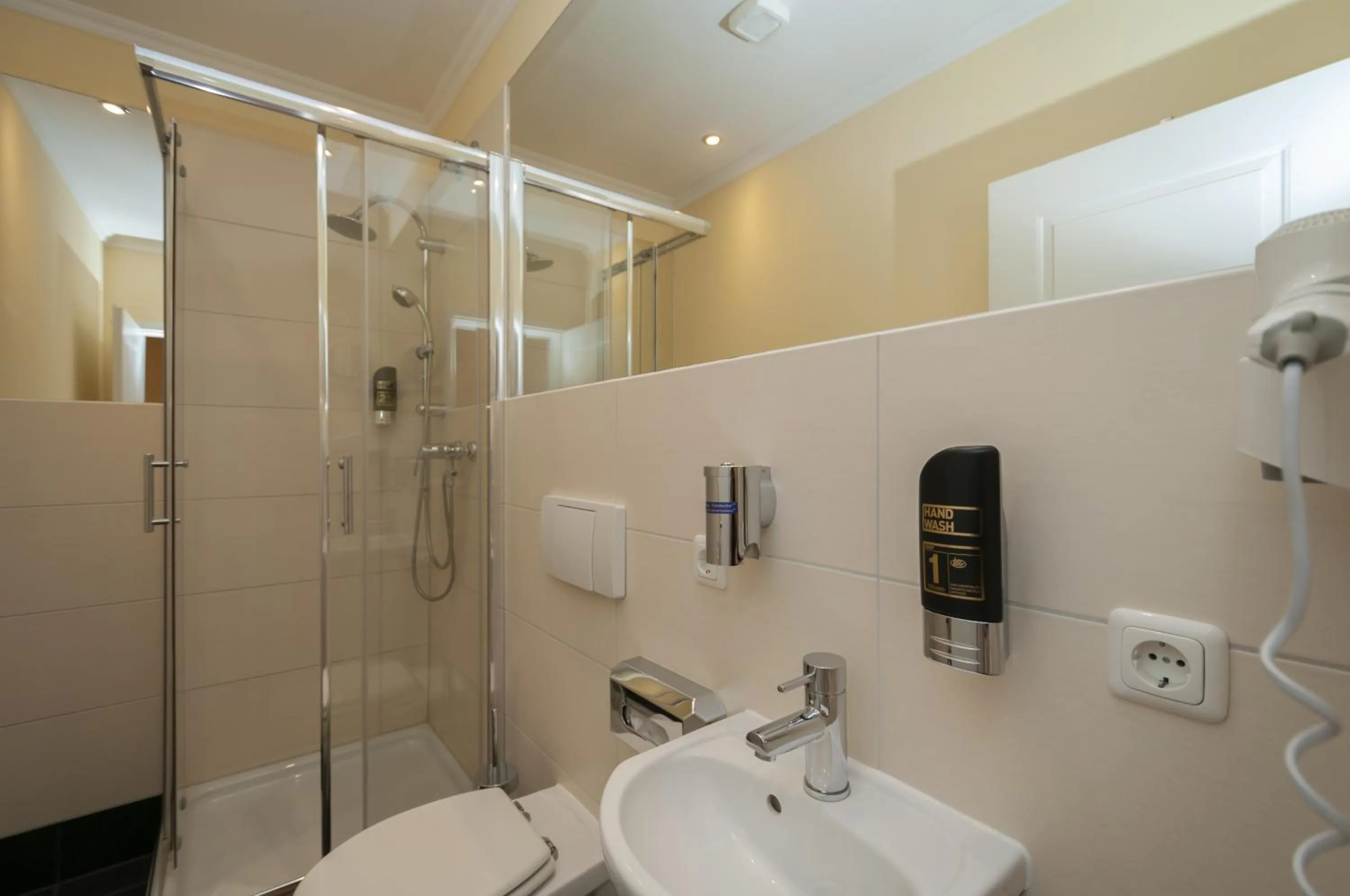 Bathroom in Hotel Grüne Tanne