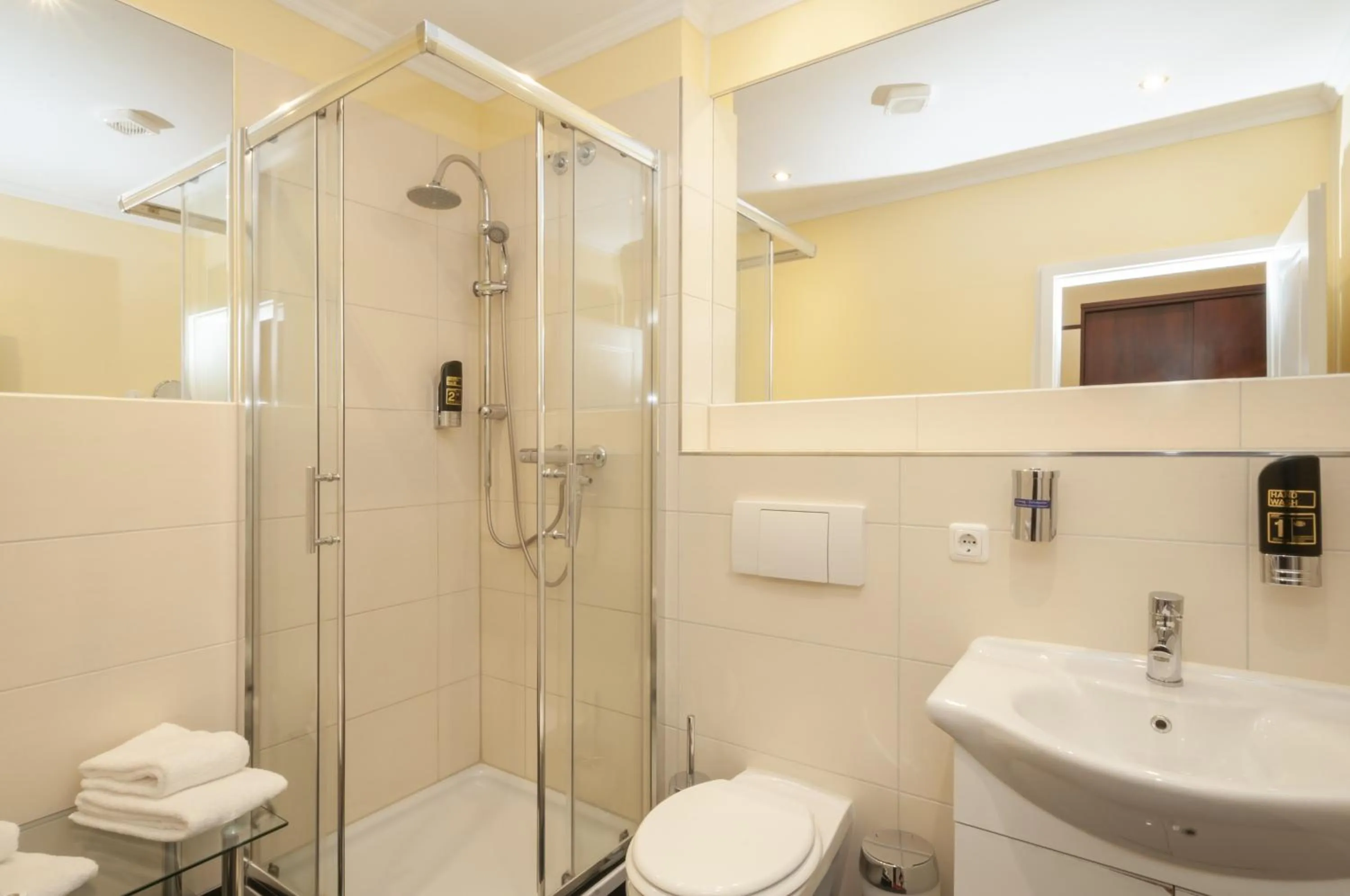 Bathroom in Hotel Grüne Tanne