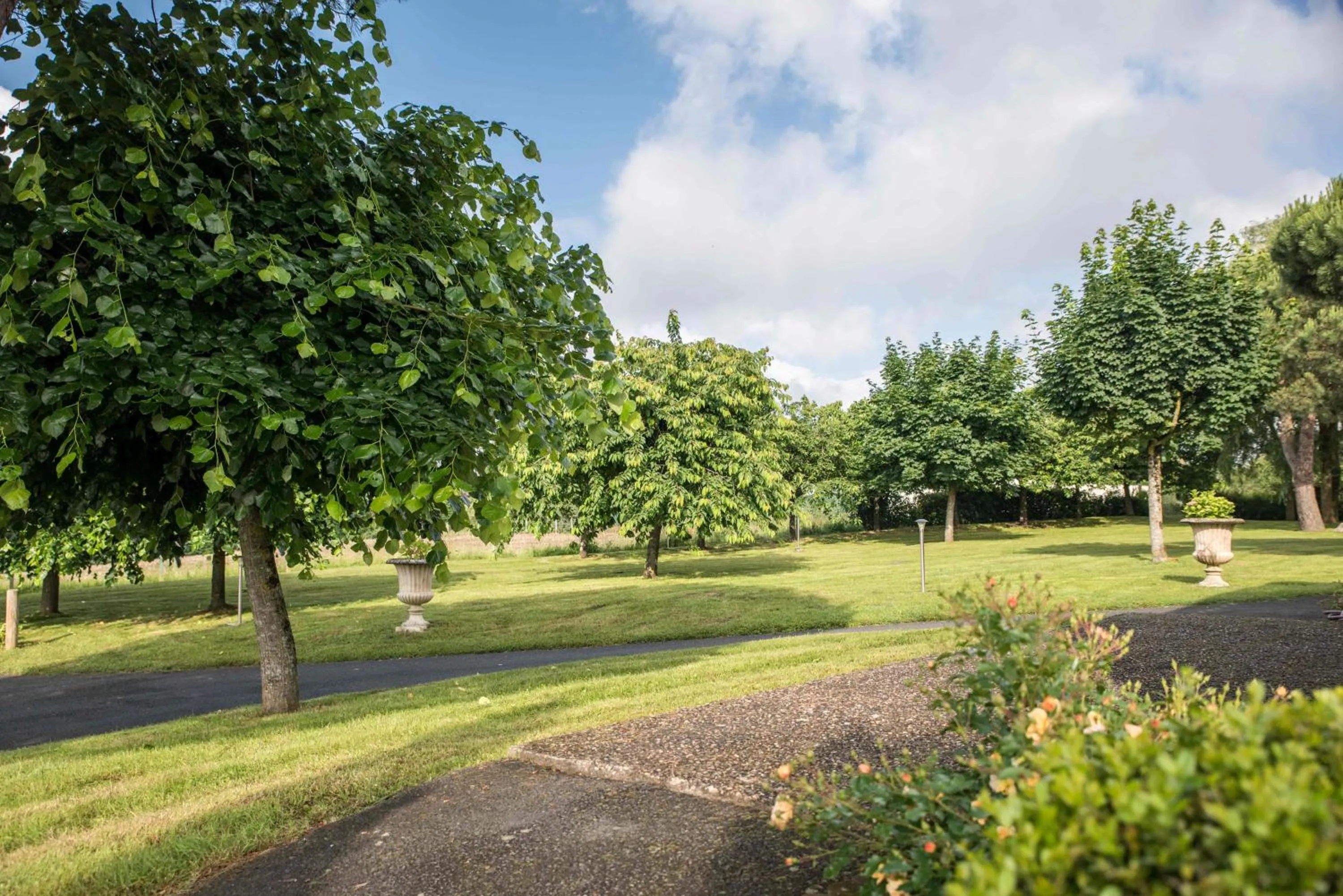 Garden in Logis Hôtel Restaurant des Châteaux