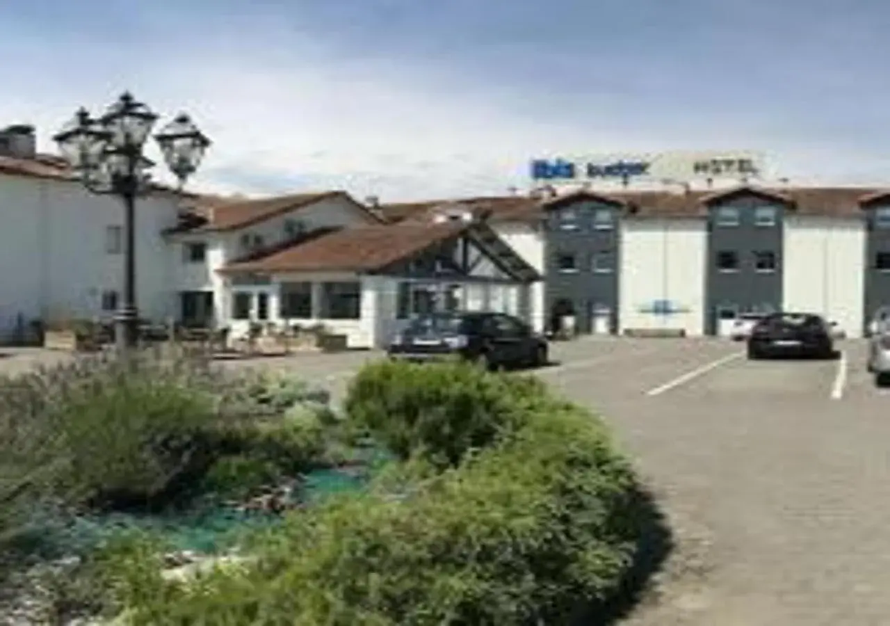 Property building in Ibis Budget Agen Property building in Ibis Budget Agen