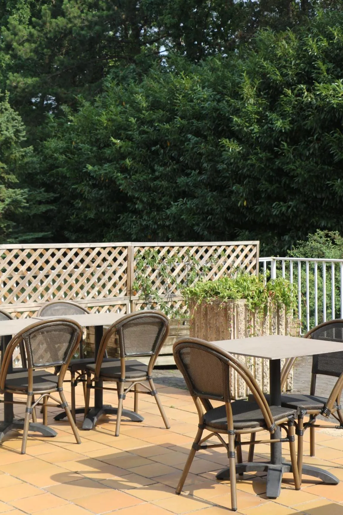 Patio in Ibis Budget Agen