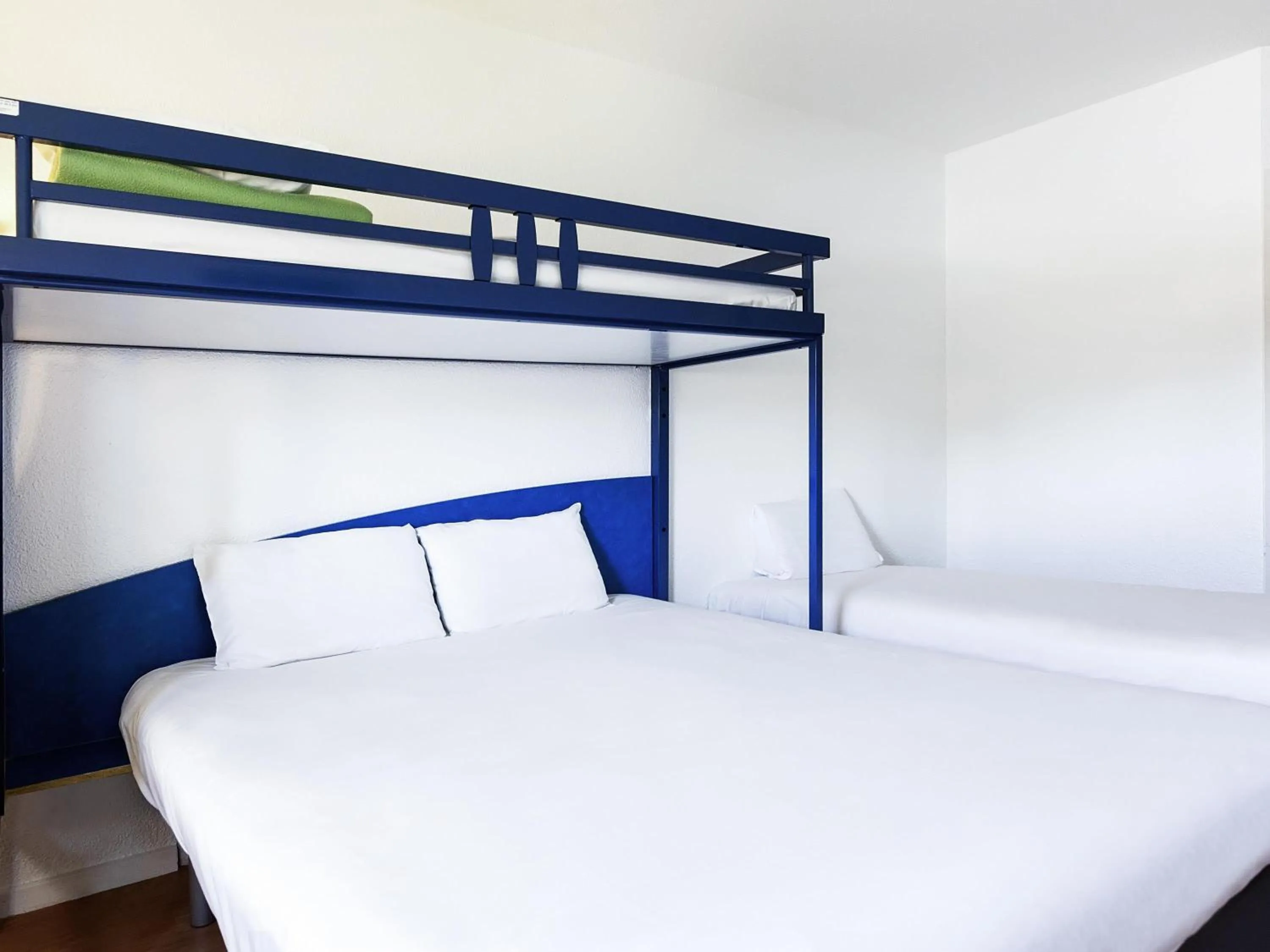 Bedroom, Bed in Ibis Budget Agen