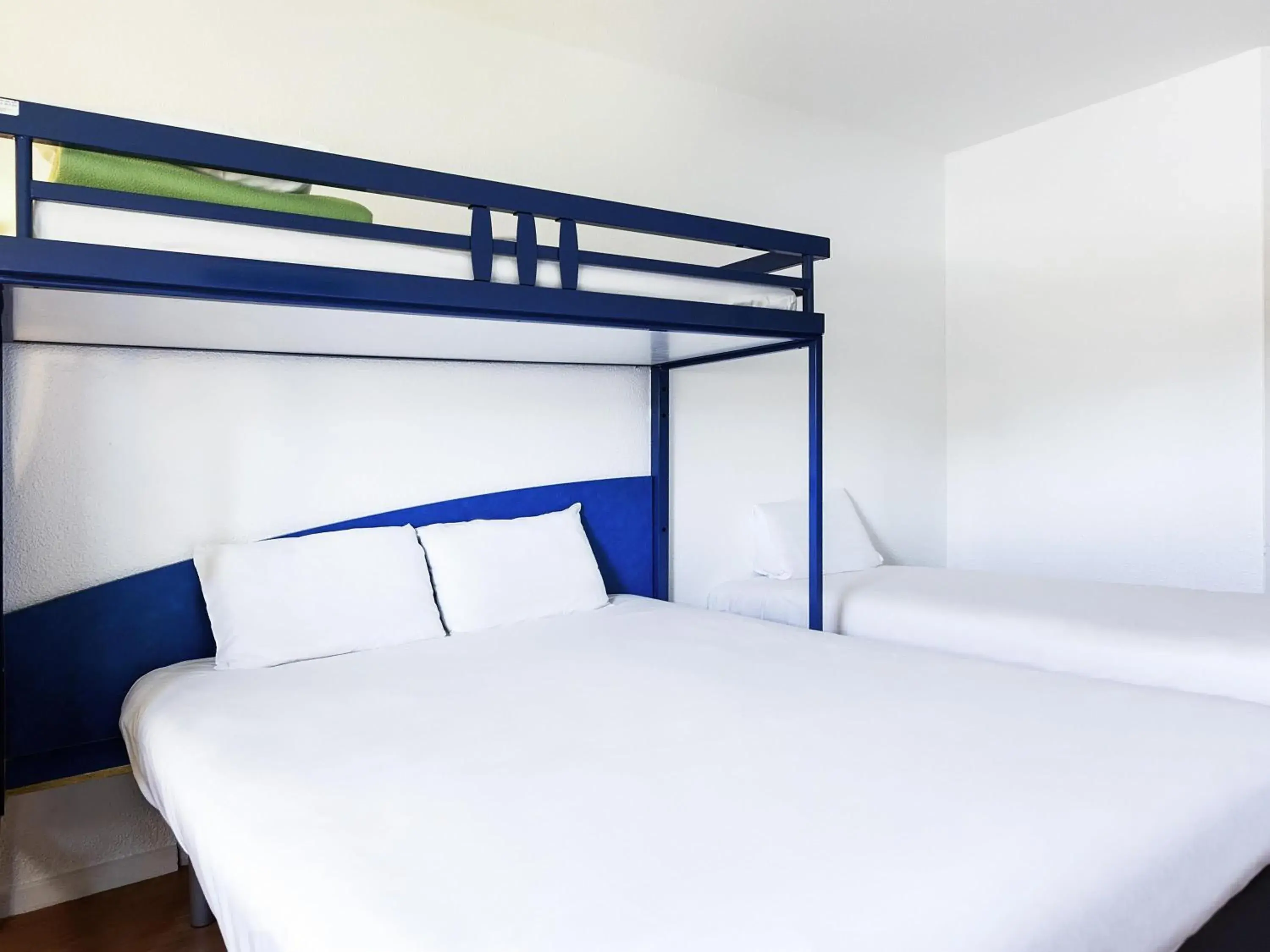Bedroom, Bed in Ibis Budget Agen Bedroom, Bed in Ibis Budget Agen