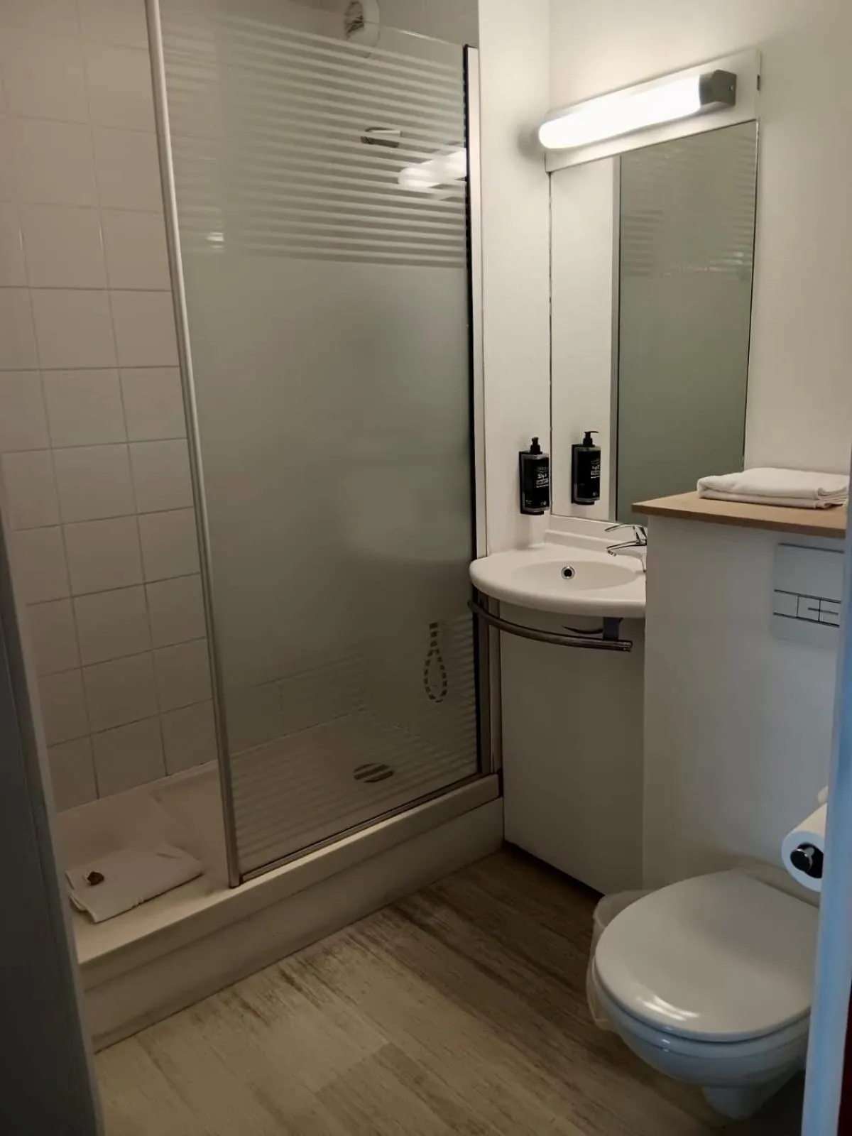 Bathroom in Ibis Budget Agen