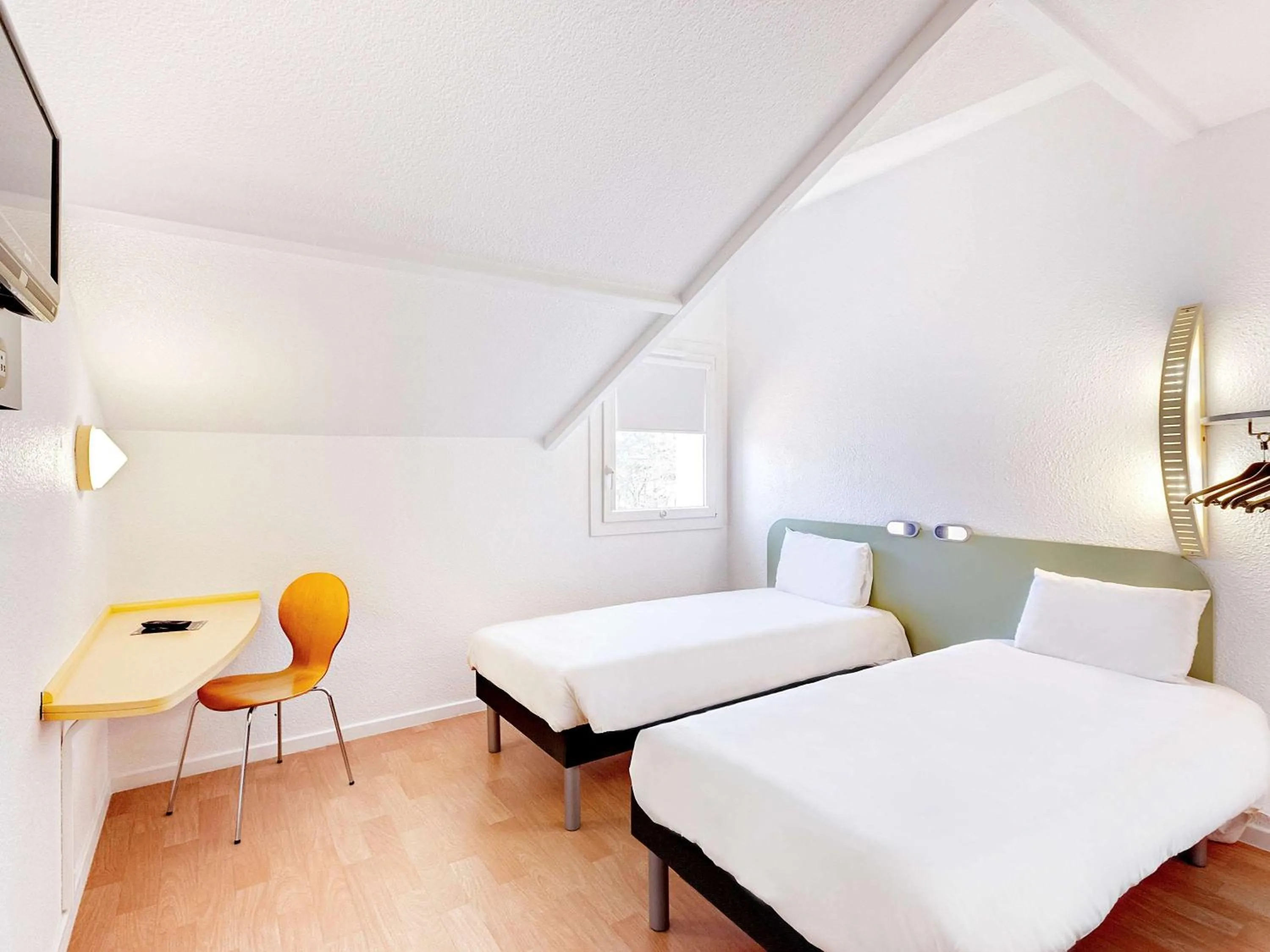 Twin Room in Ibis Budget Agen