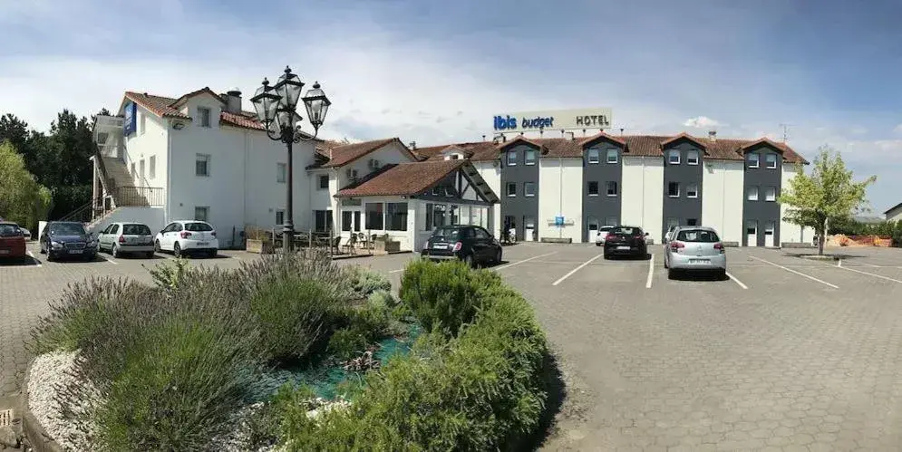 Property building in Ibis Budget Agen Property building in Ibis Budget Agen