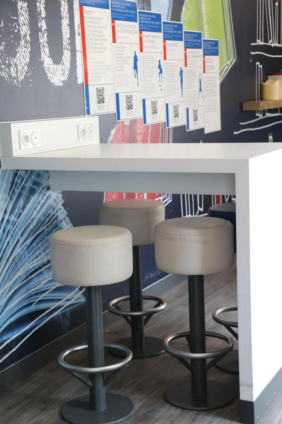 Seating area in Ibis Budget Agen